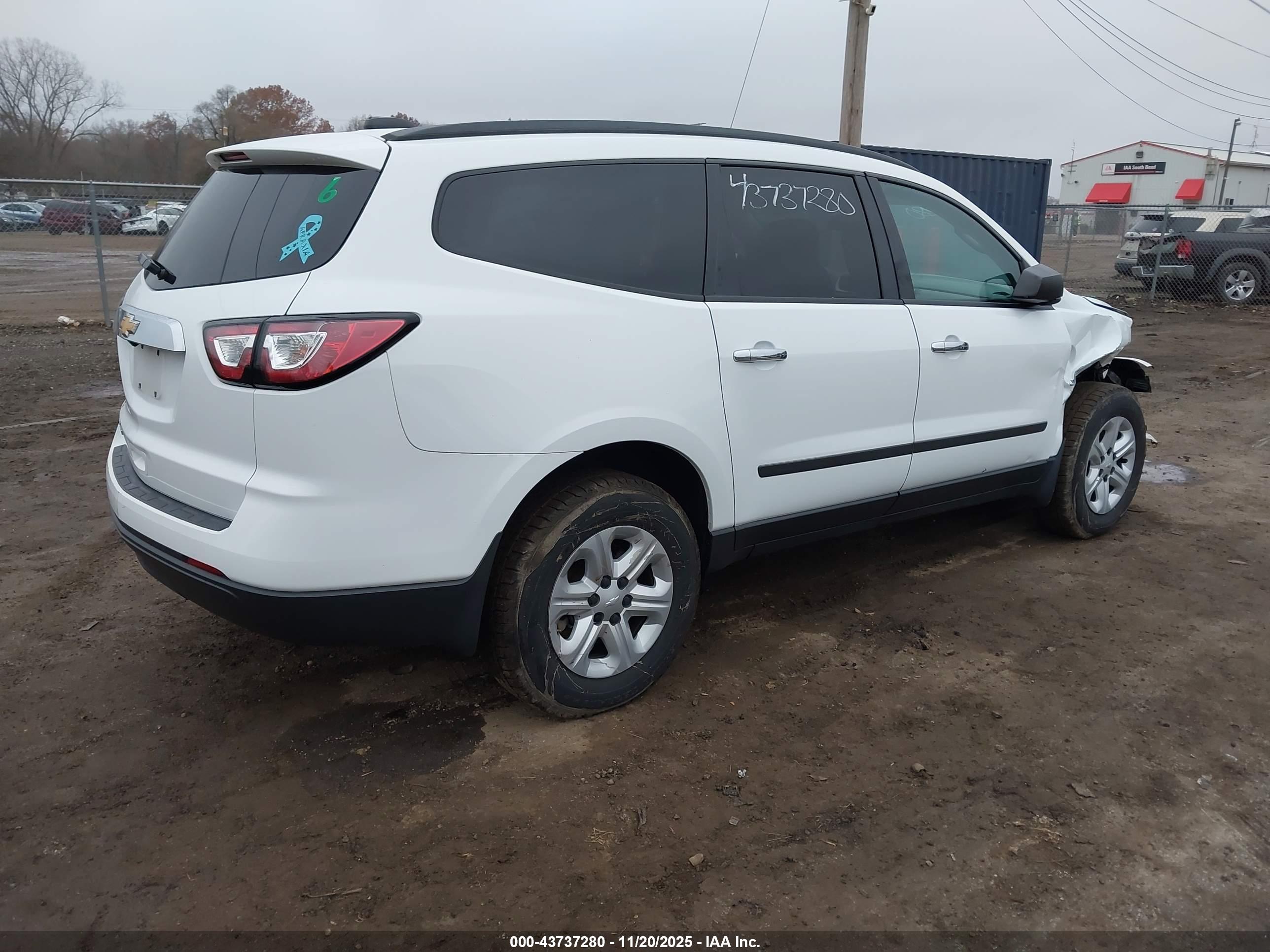 CHEVROLET TRAVERSE image 4