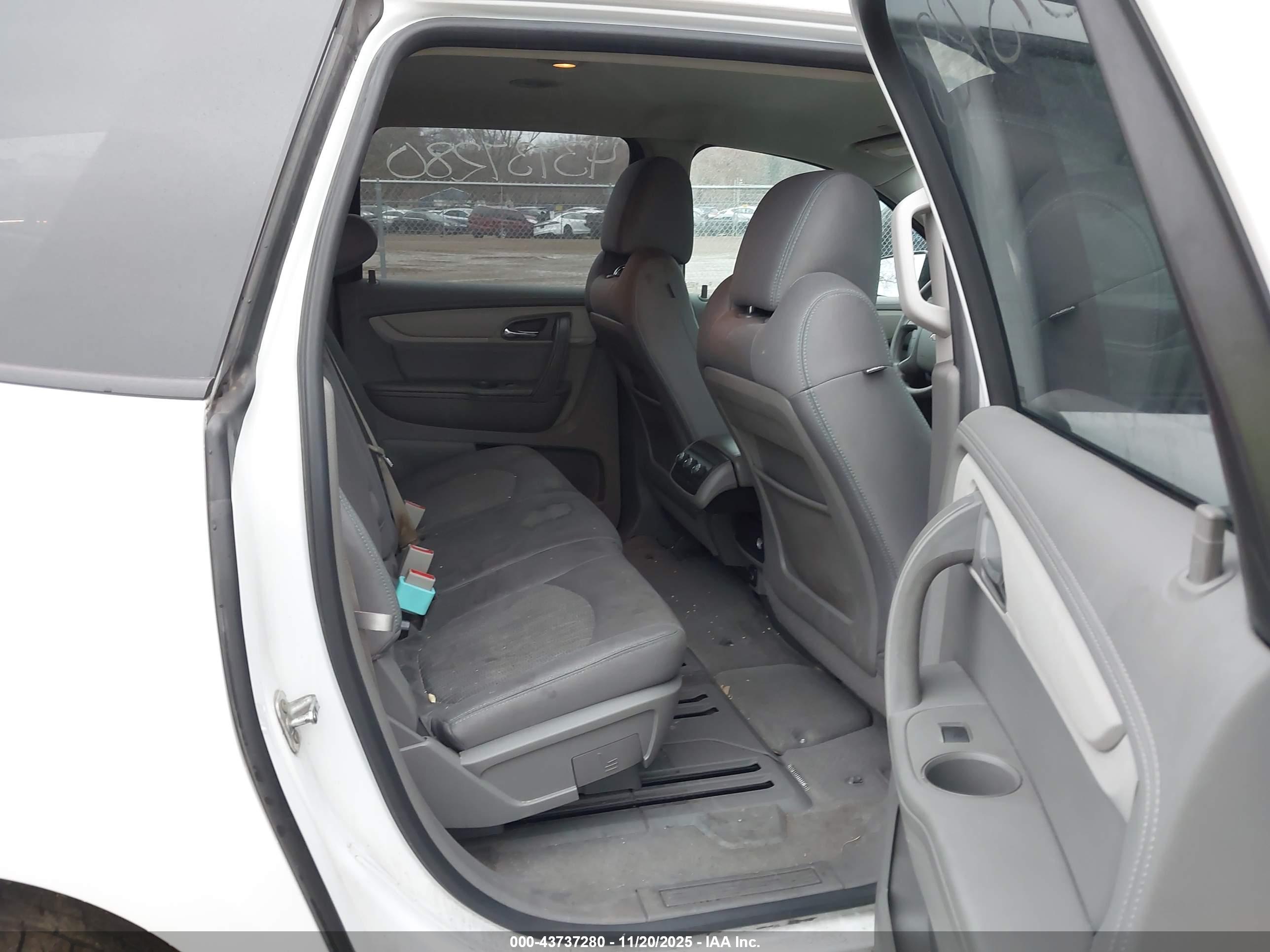 CHEVROLET TRAVERSE image 8