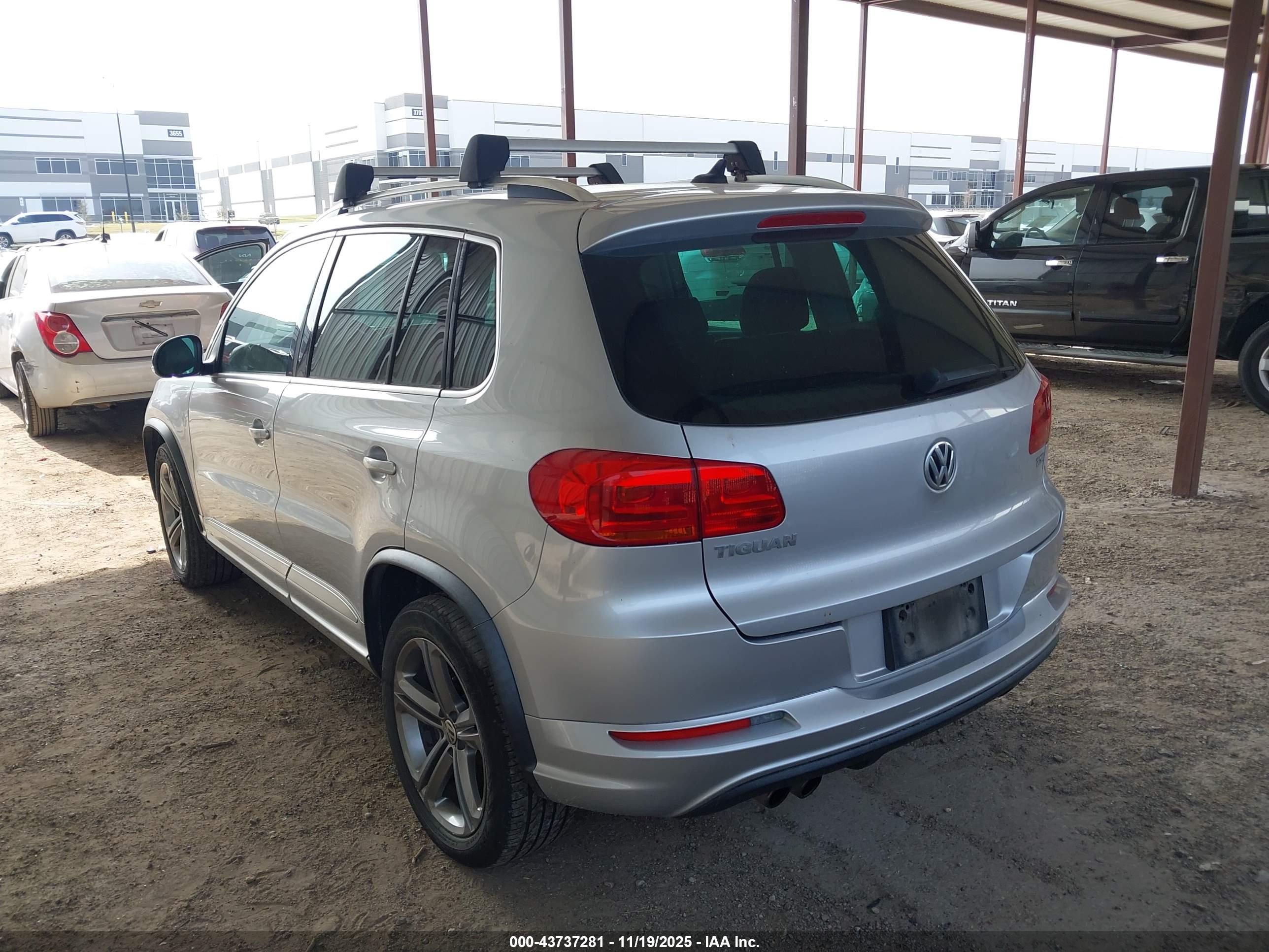 VOLKSWAGEN TIGUAN image 3