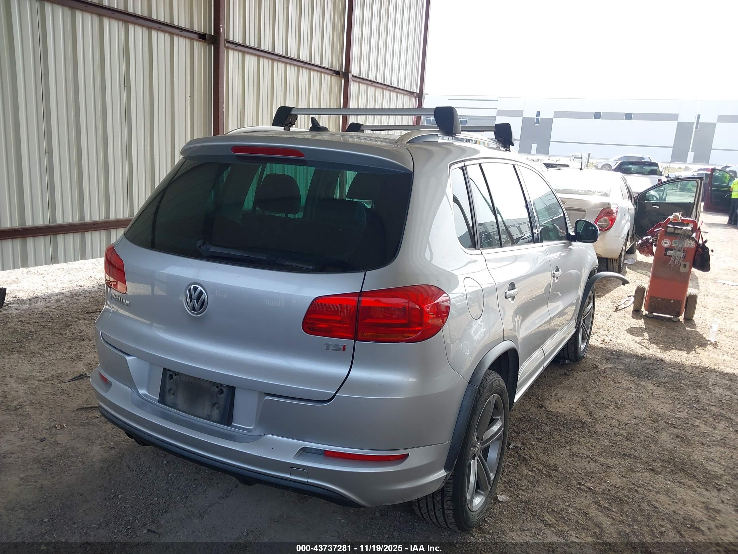 VOLKSWAGEN TIGUAN image 4