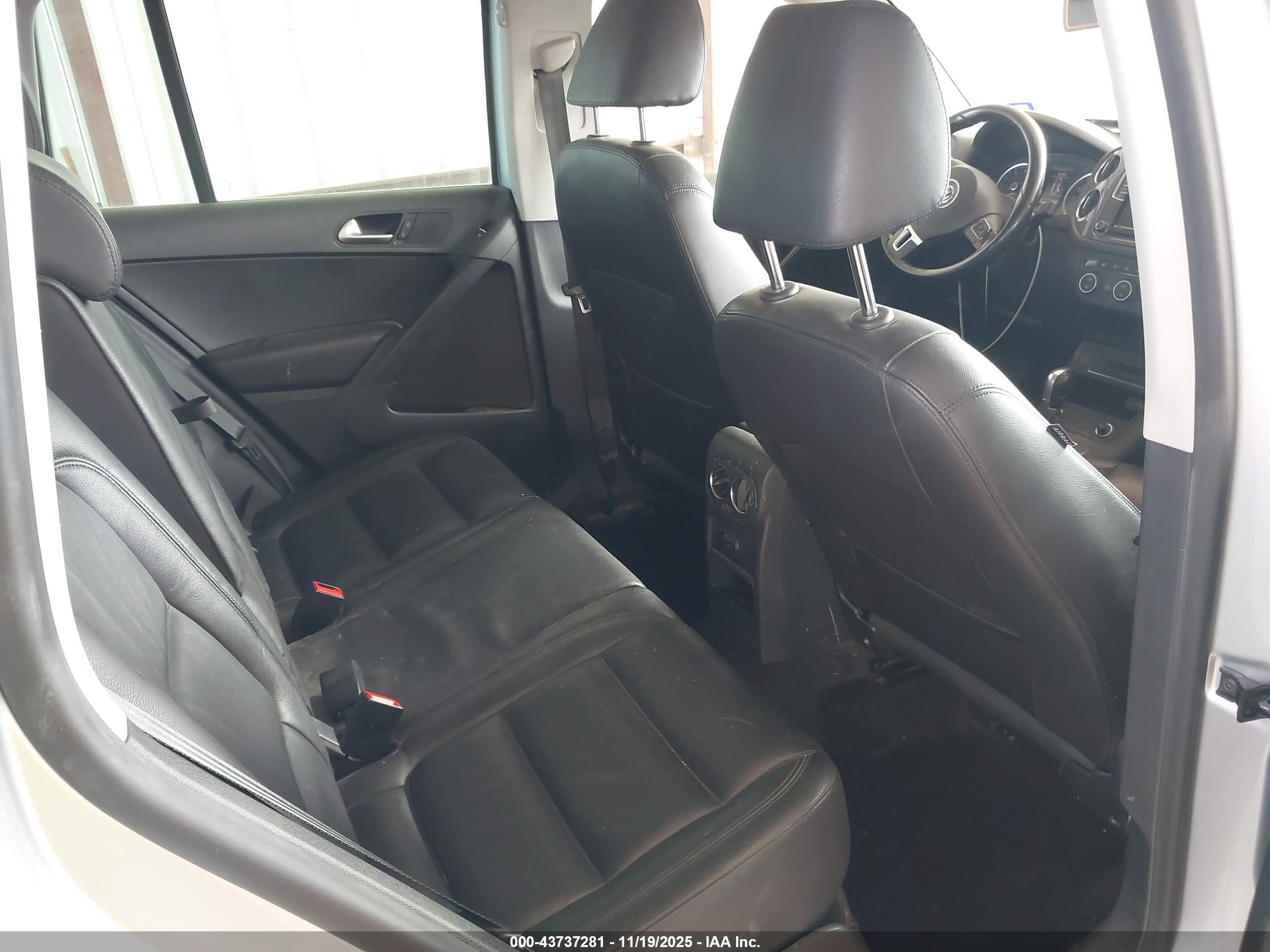 VOLKSWAGEN TIGUAN image 8