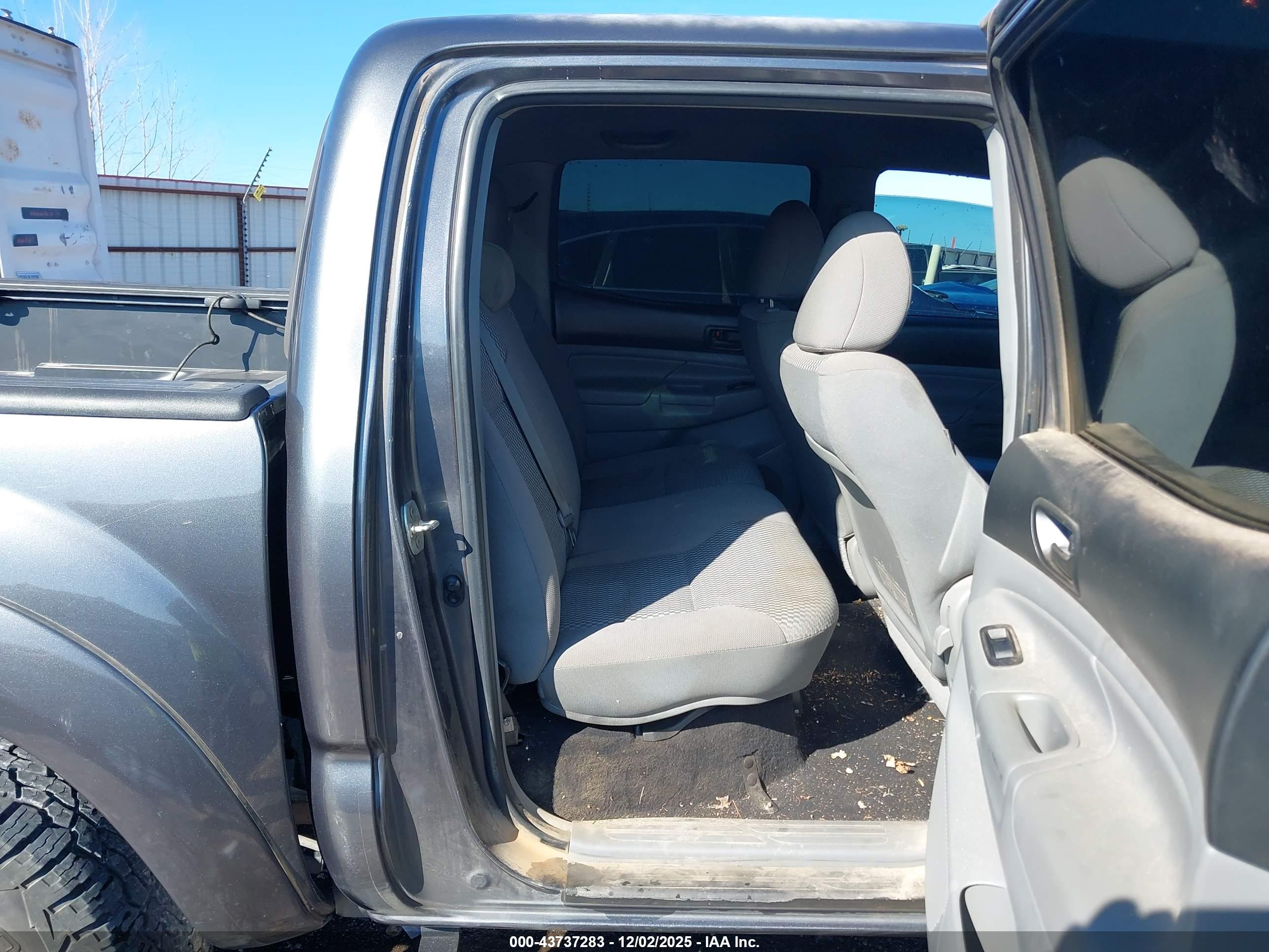 TOYOTA TACOMA image 8