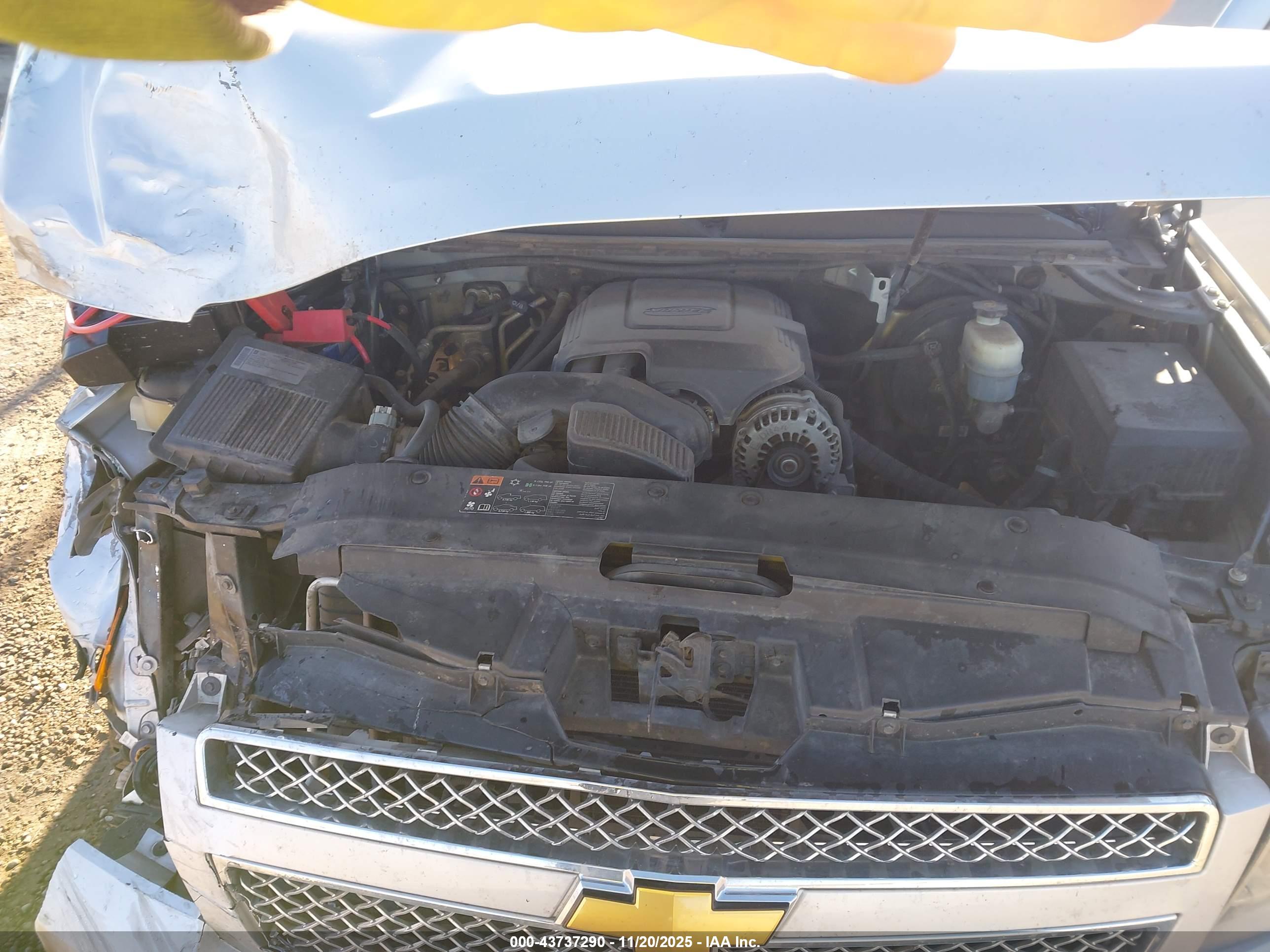 CHEVROLET SUBURBAN image 10