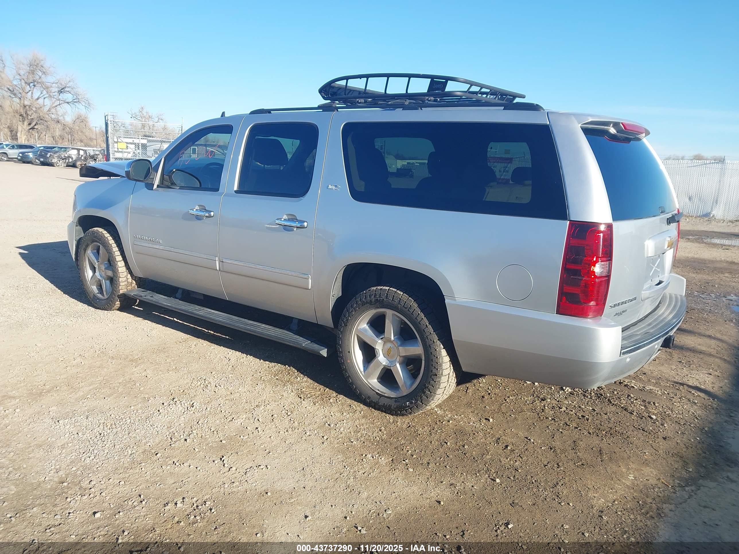 CHEVROLET SUBURBAN image 3