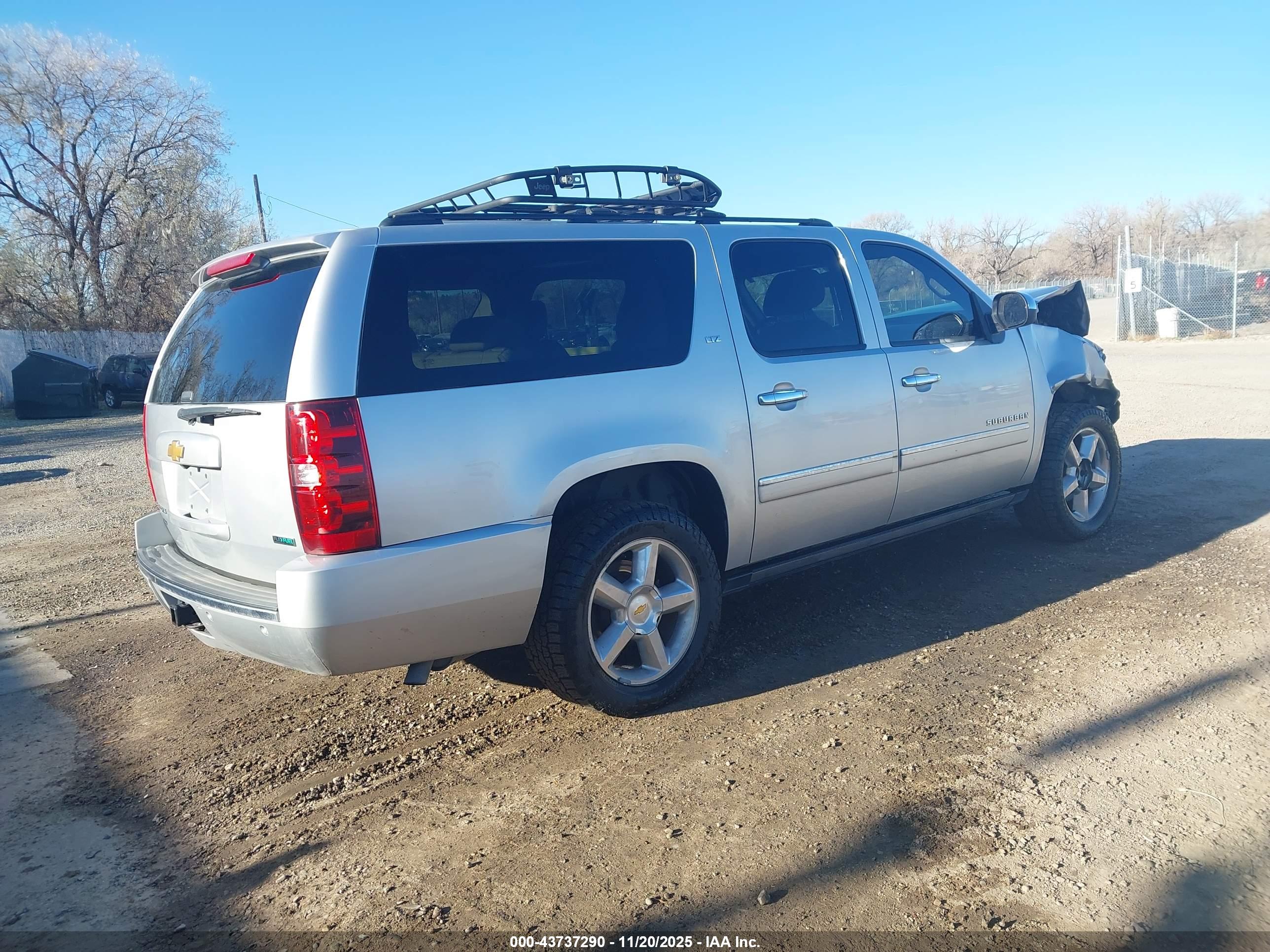 CHEVROLET SUBURBAN image 4