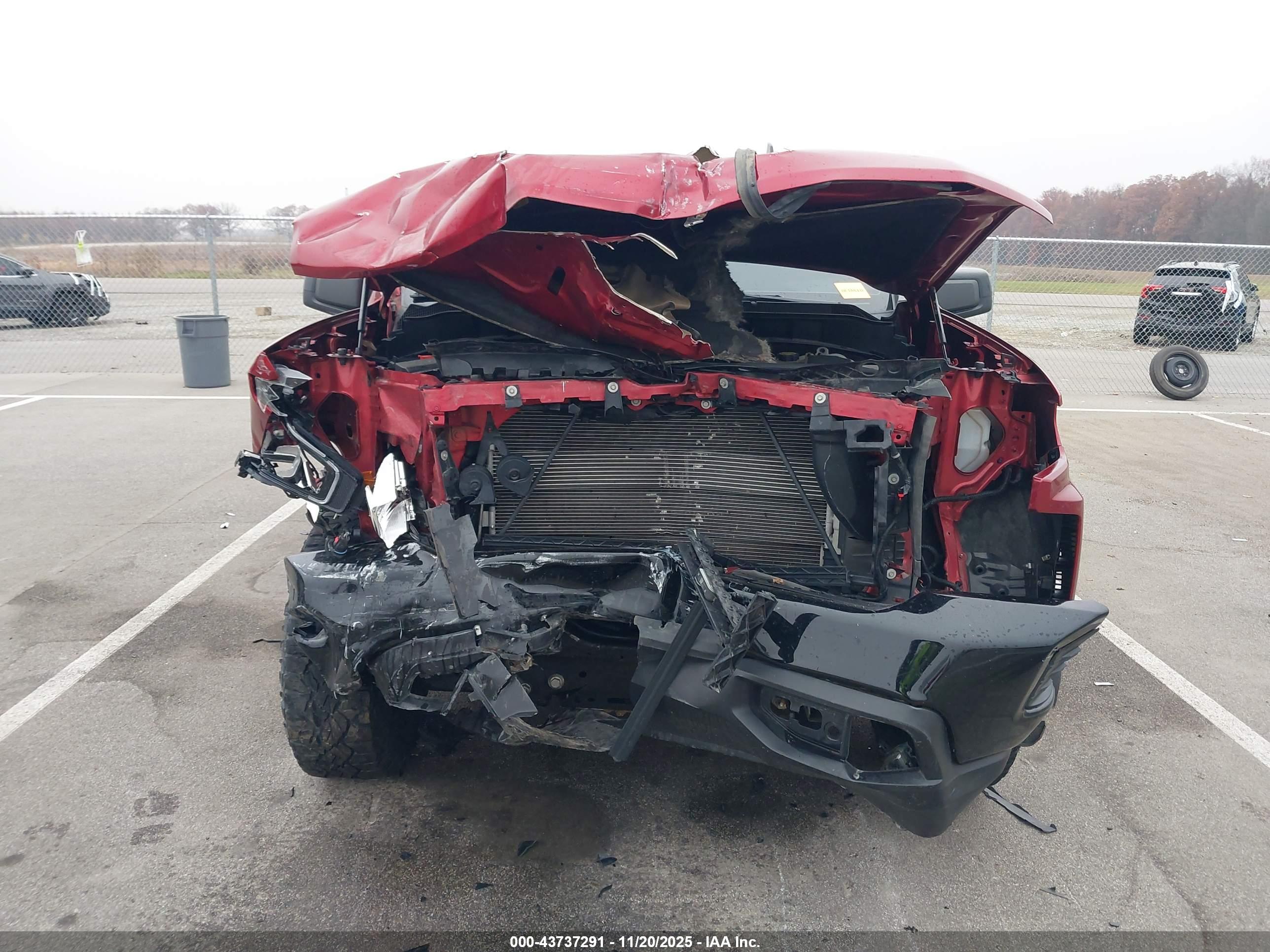 CHEVROLET SILVERADO image 6