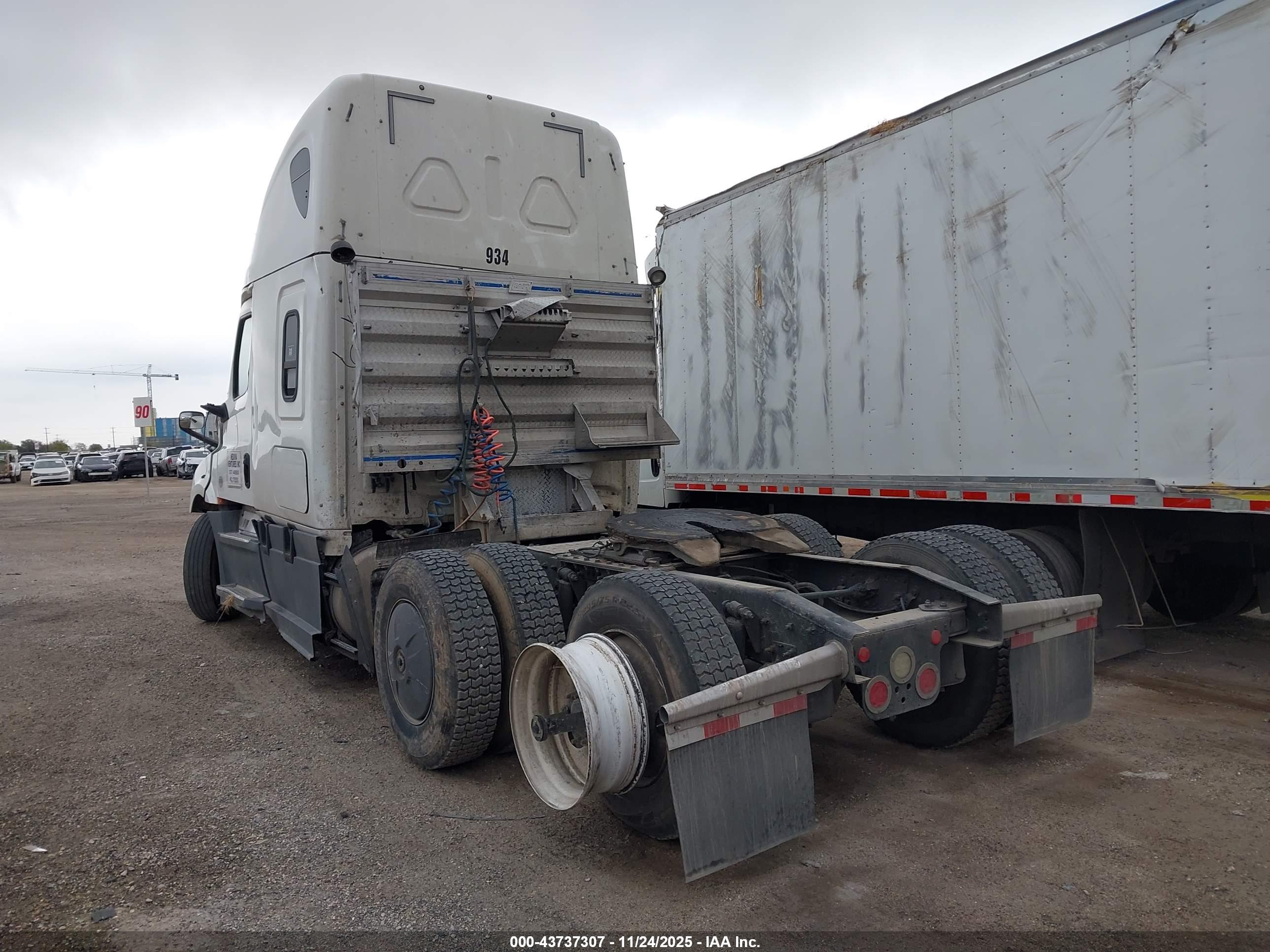 FREIGHTLINER NEW image 3