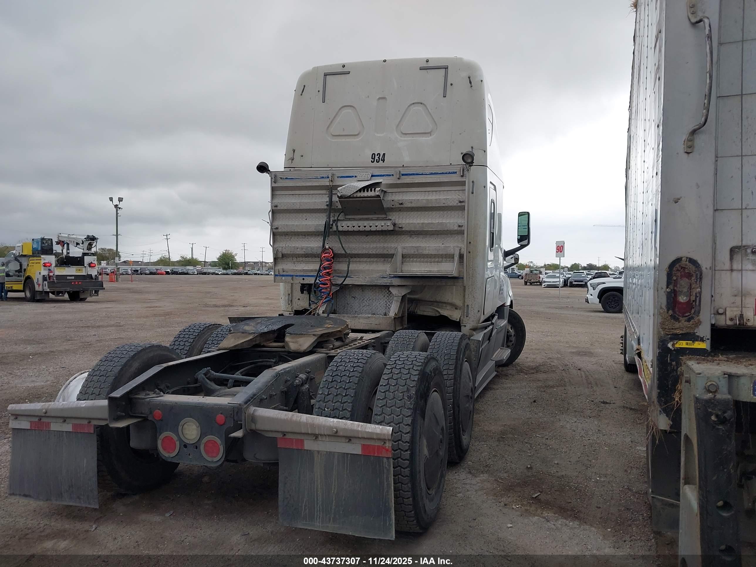FREIGHTLINER NEW image 4