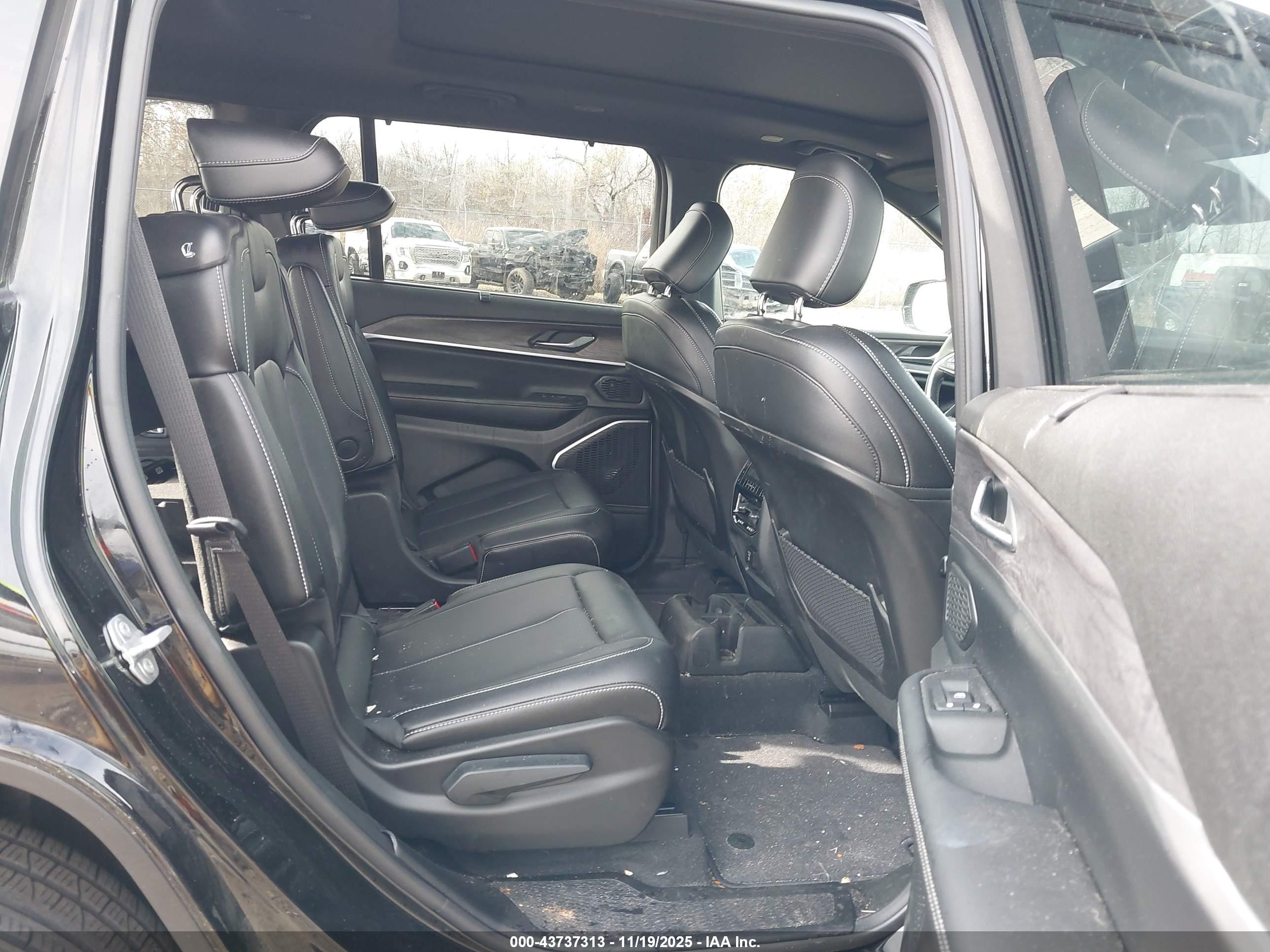 JEEP GRAND image 8