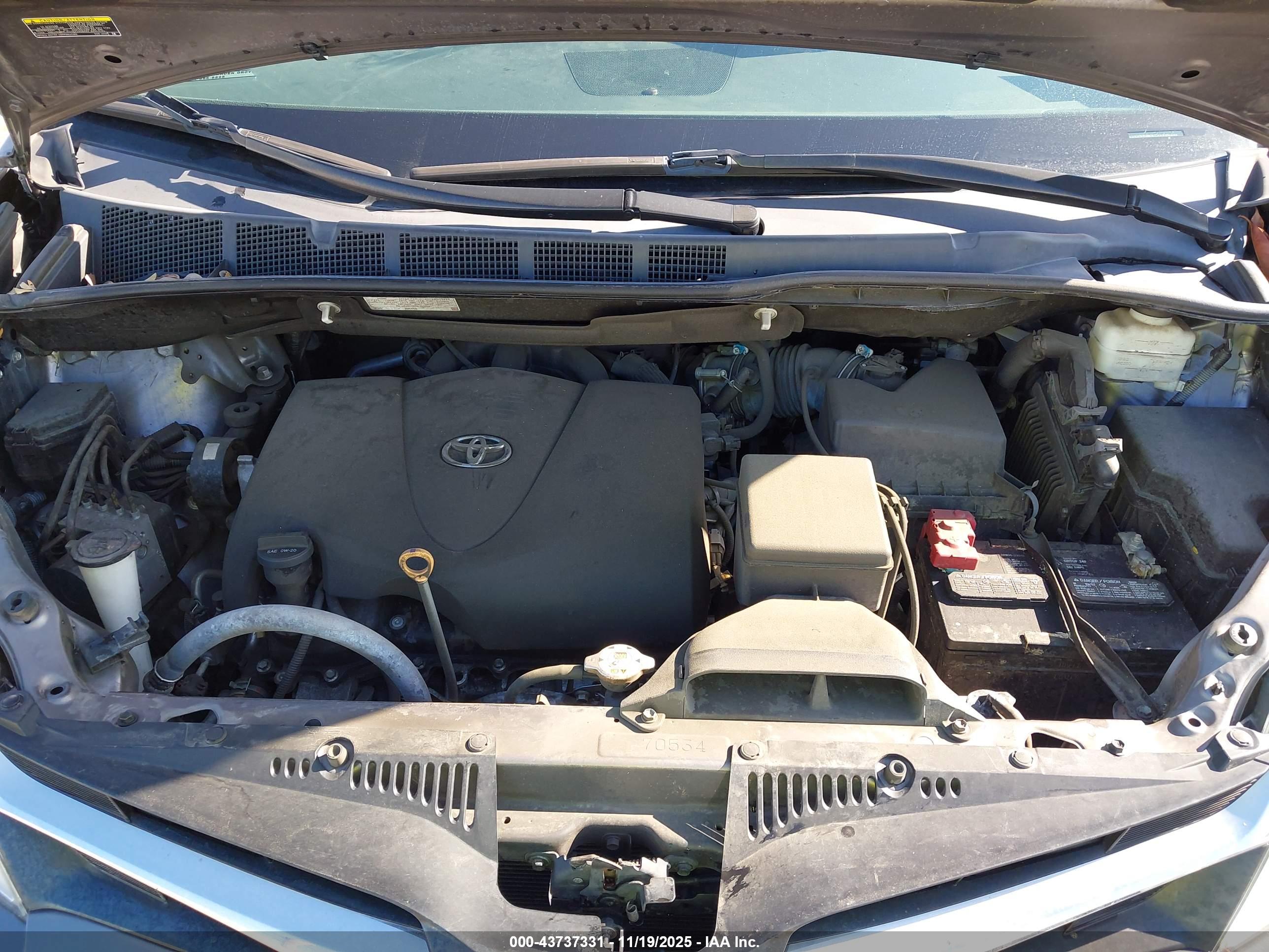 TOYOTA SIENNA image 10