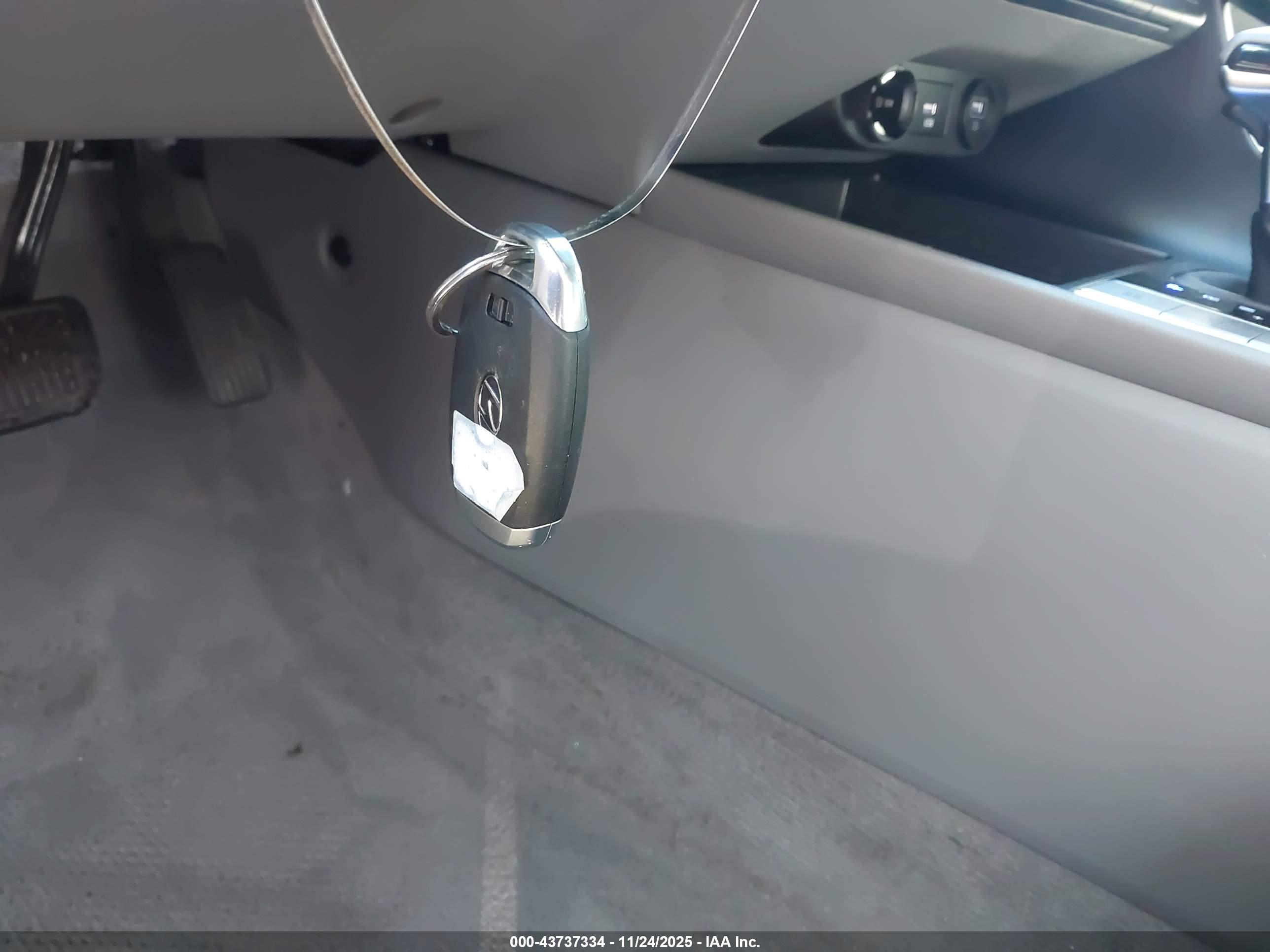 HYUNDAI ELANTRA image 11