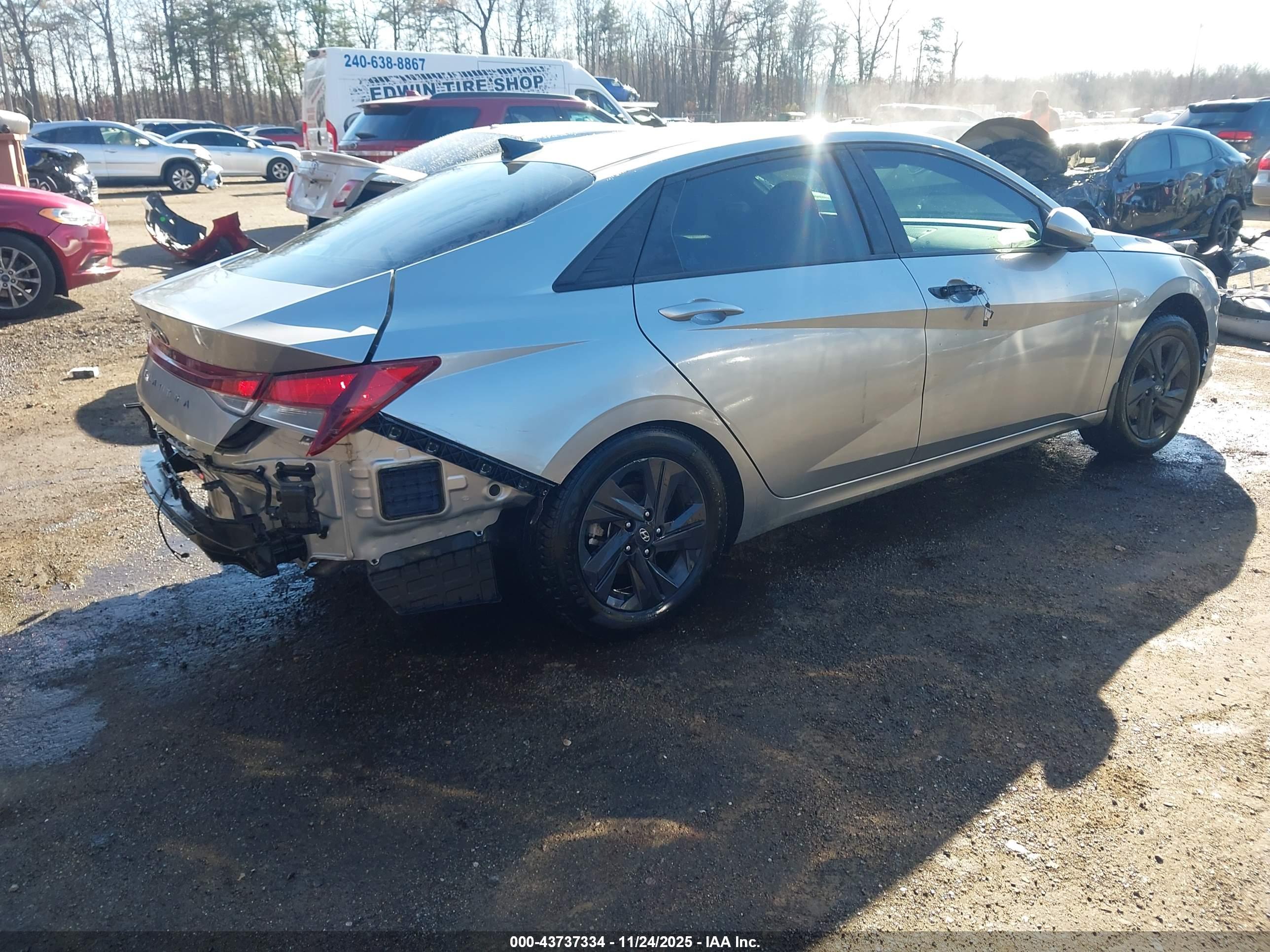 HYUNDAI ELANTRA image 4