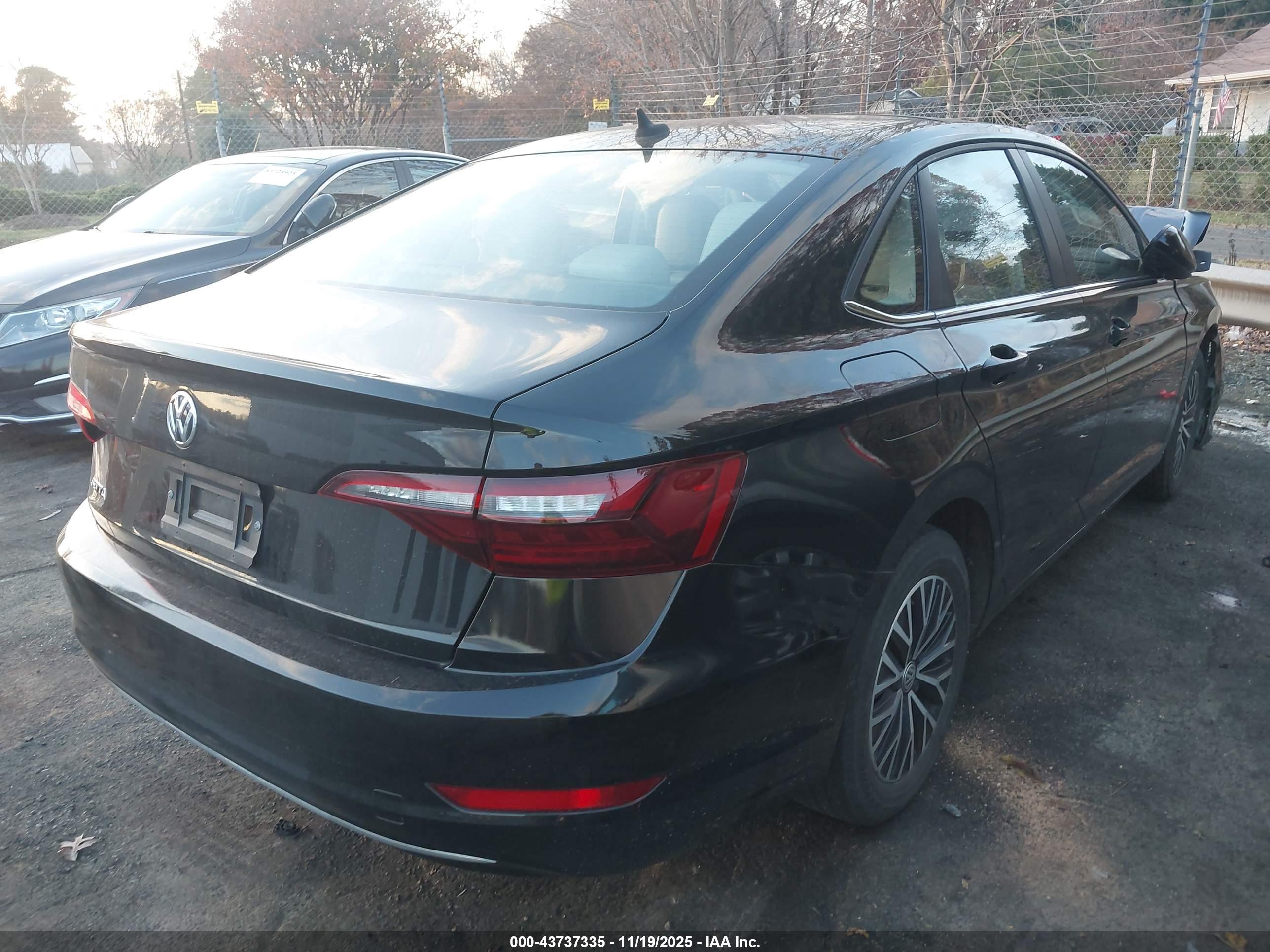 VOLKSWAGEN JETTA image 4
