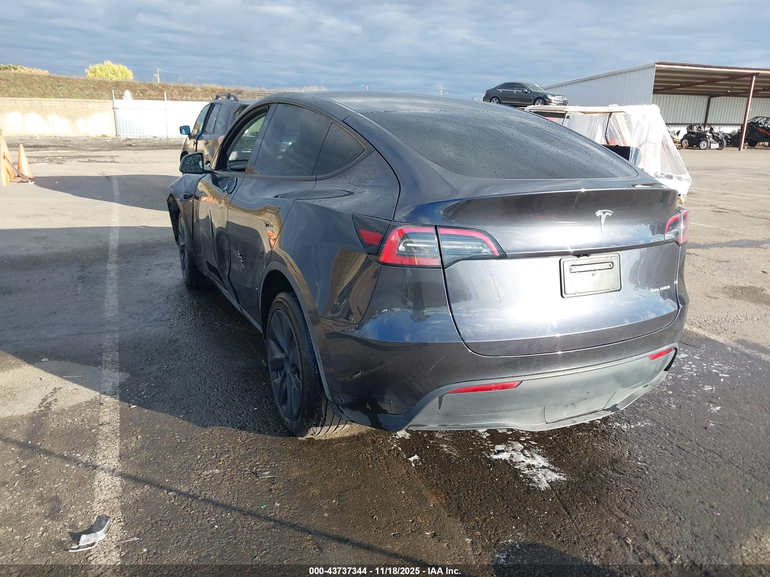 TESLA MODEL image 3