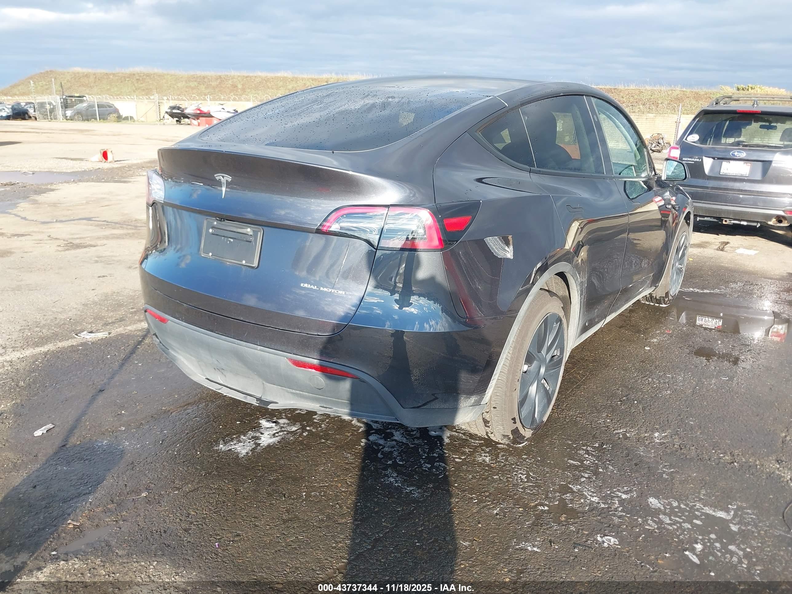 TESLA MODEL image 4
