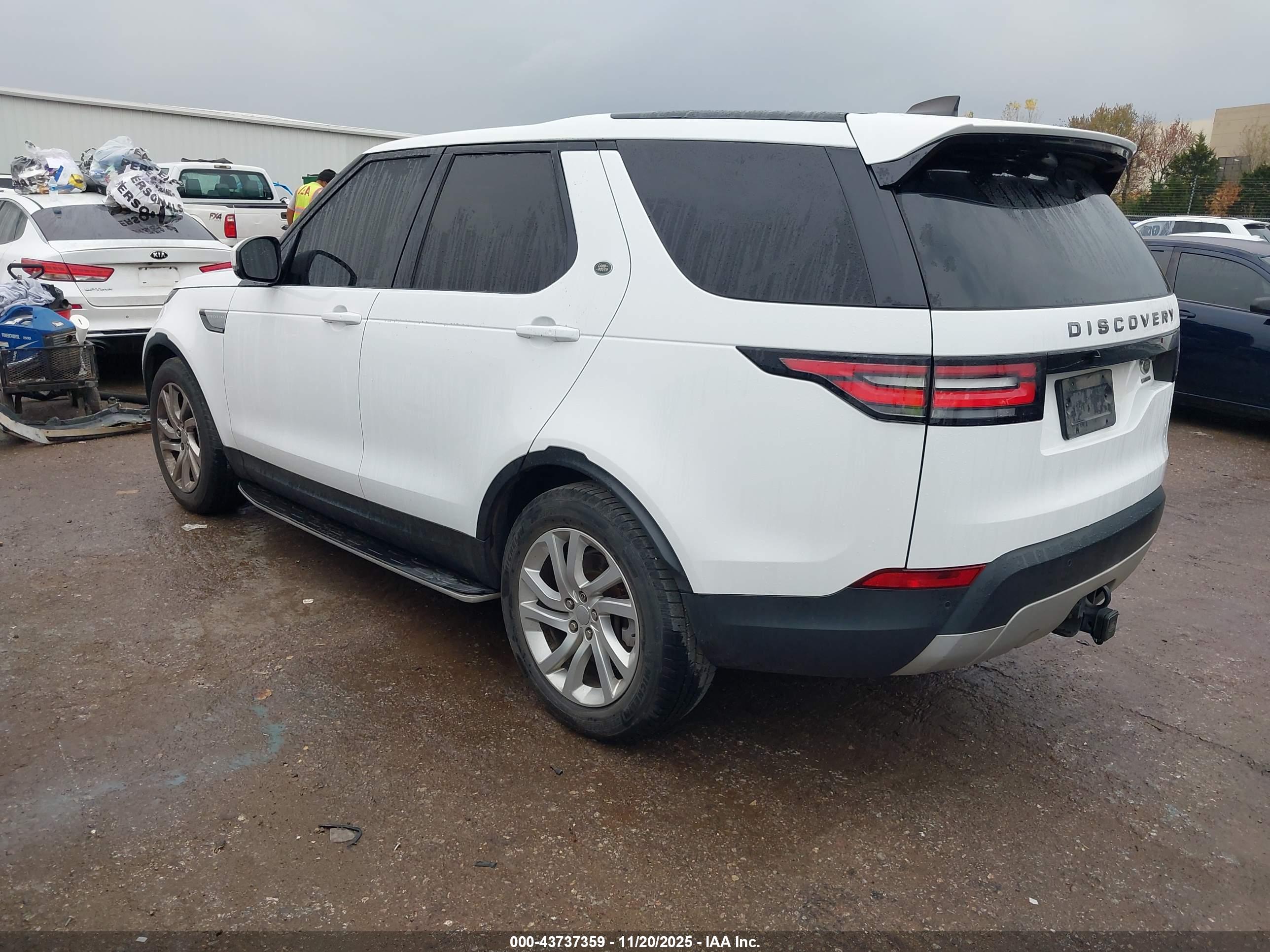 LAND ROVER image 3