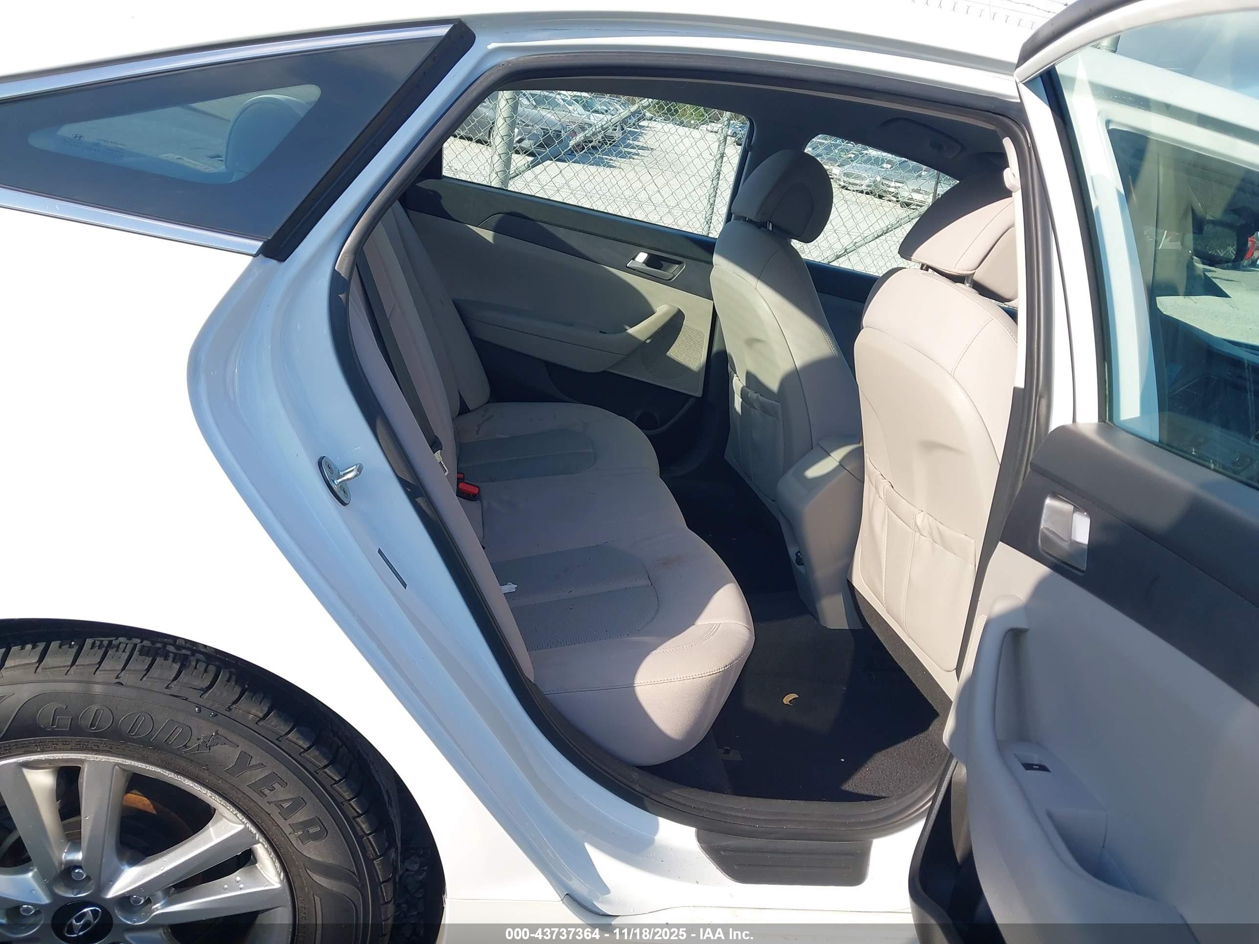HYUNDAI SONATA image 8