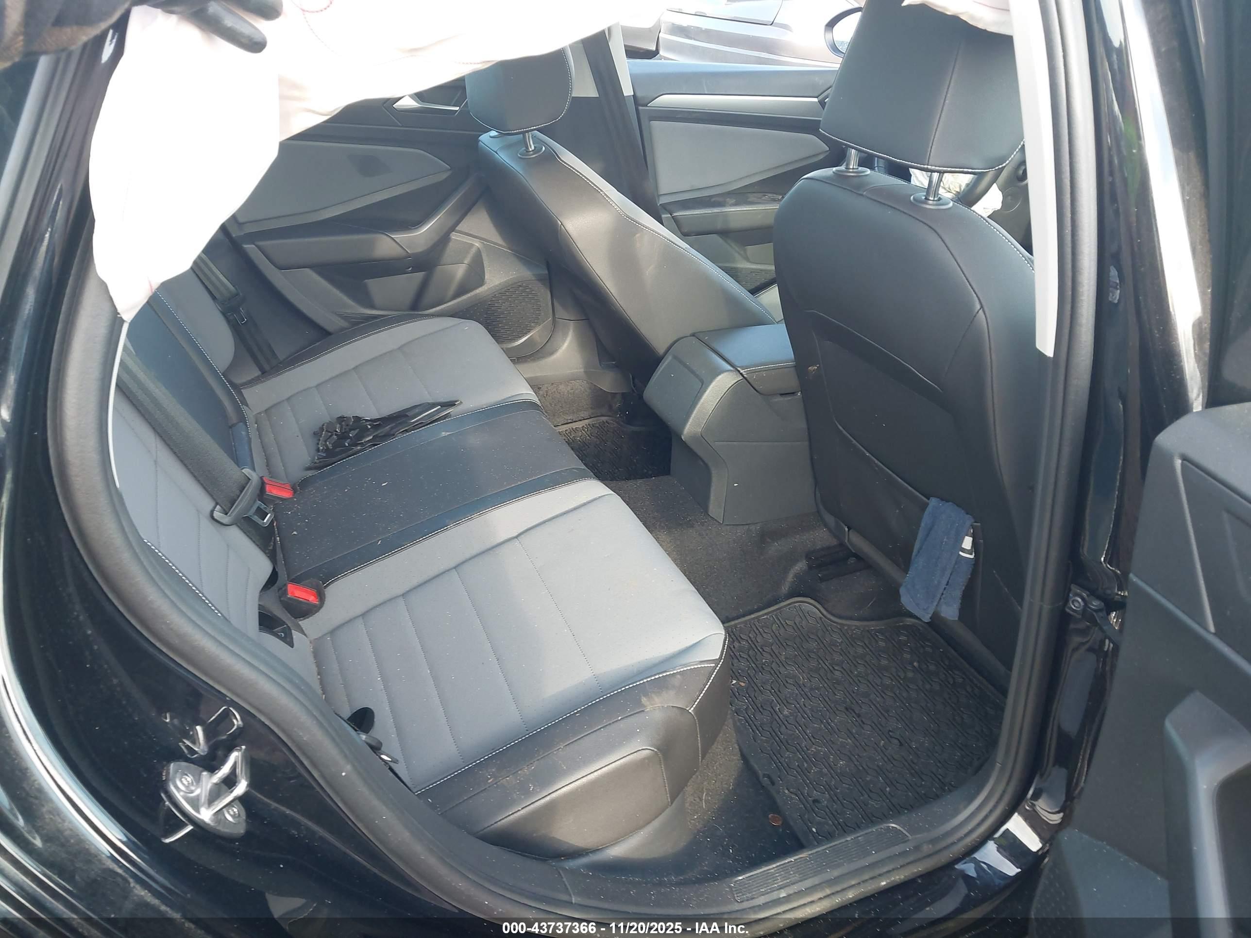 VOLKSWAGEN JETTA image 8