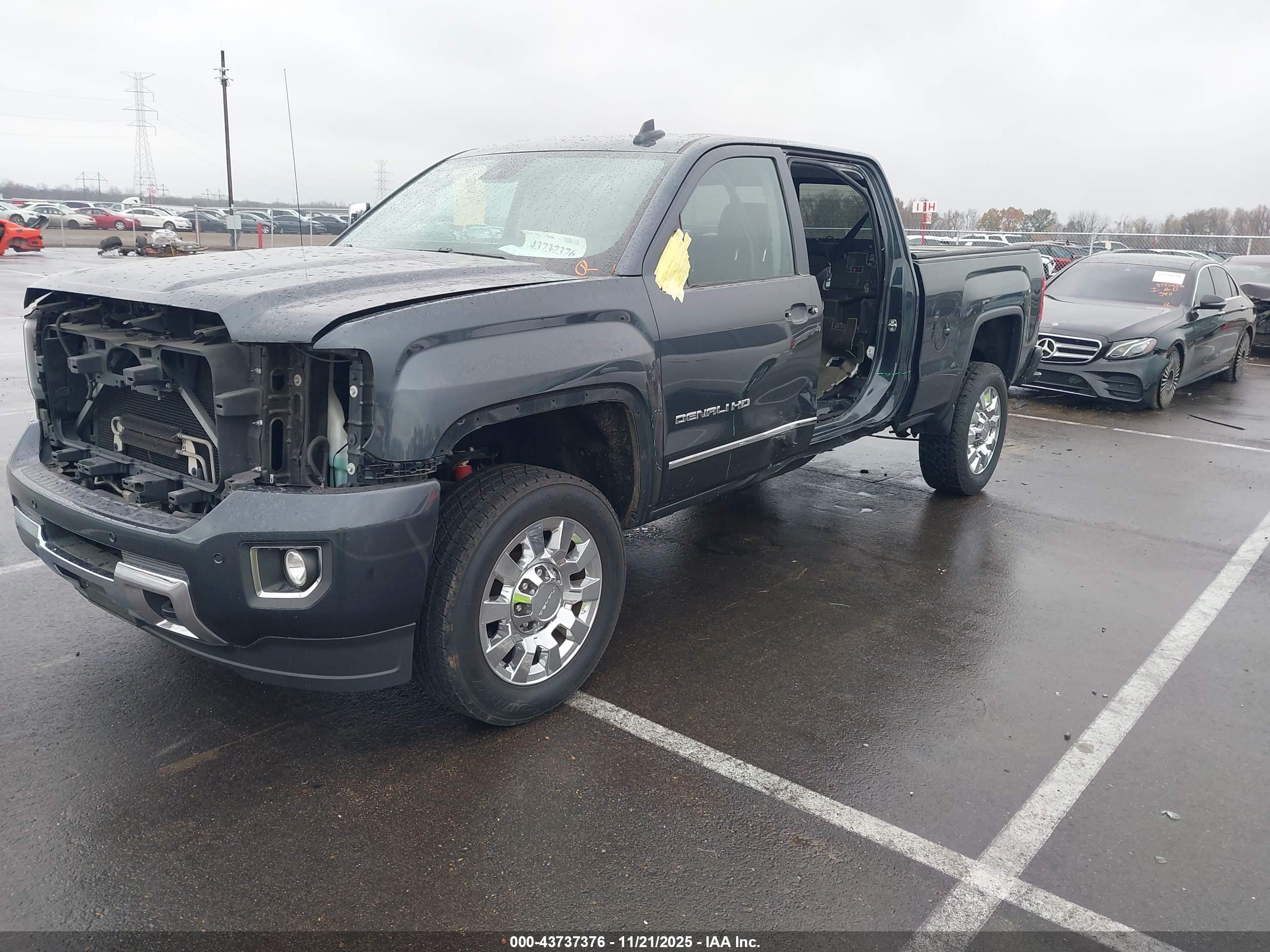 GMC SIERRA image 2