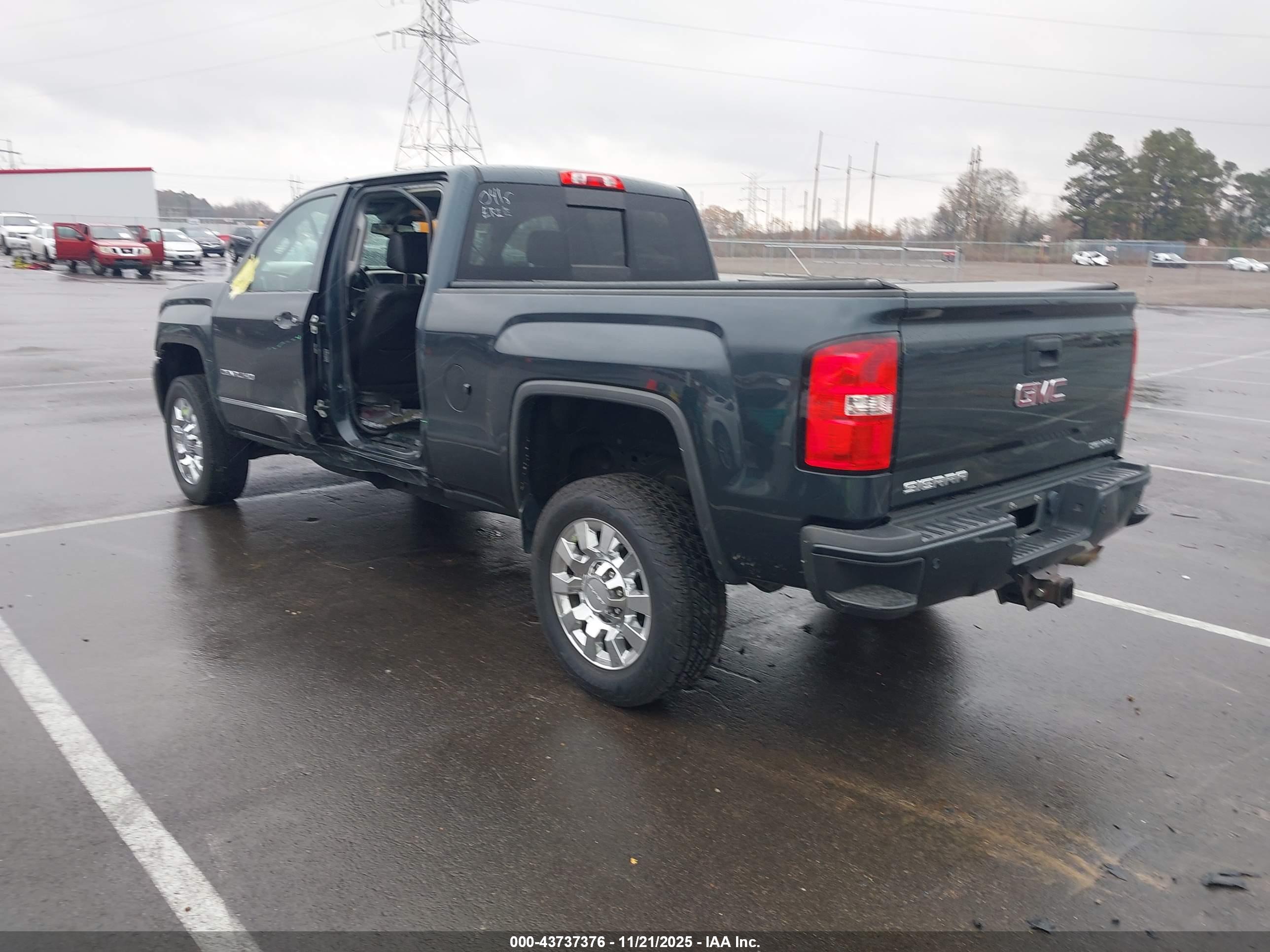 GMC SIERRA image 3