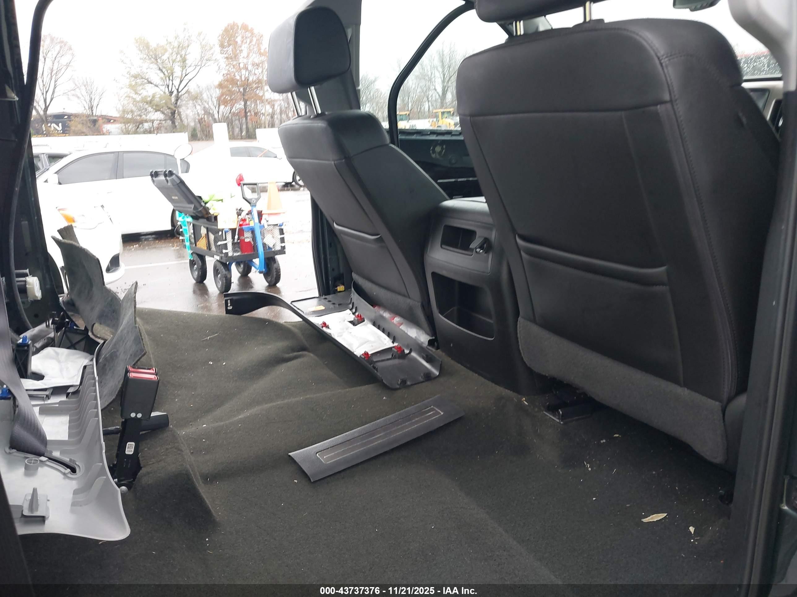 GMC SIERRA image 8