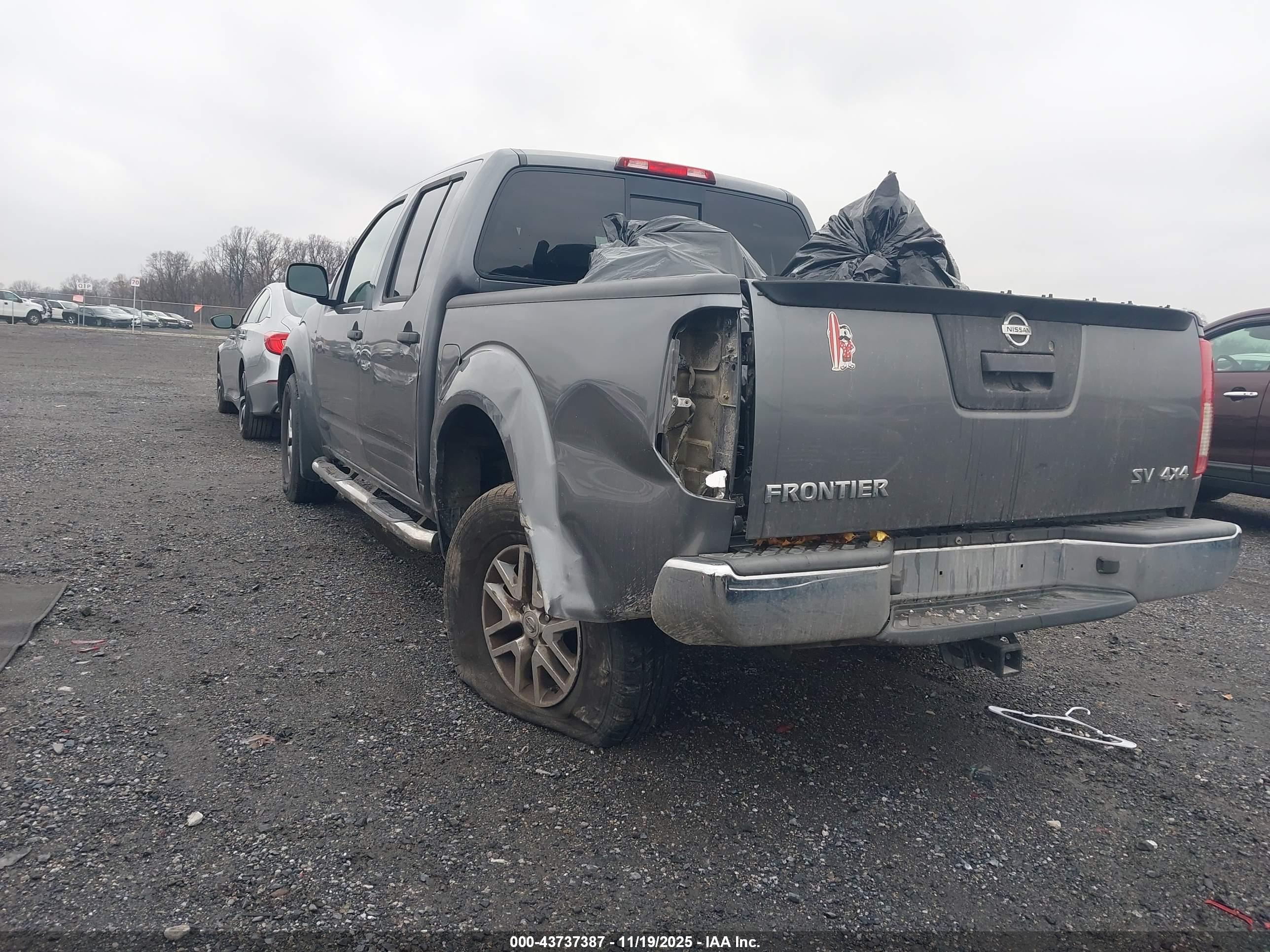 NISSAN FRONTIER image 3