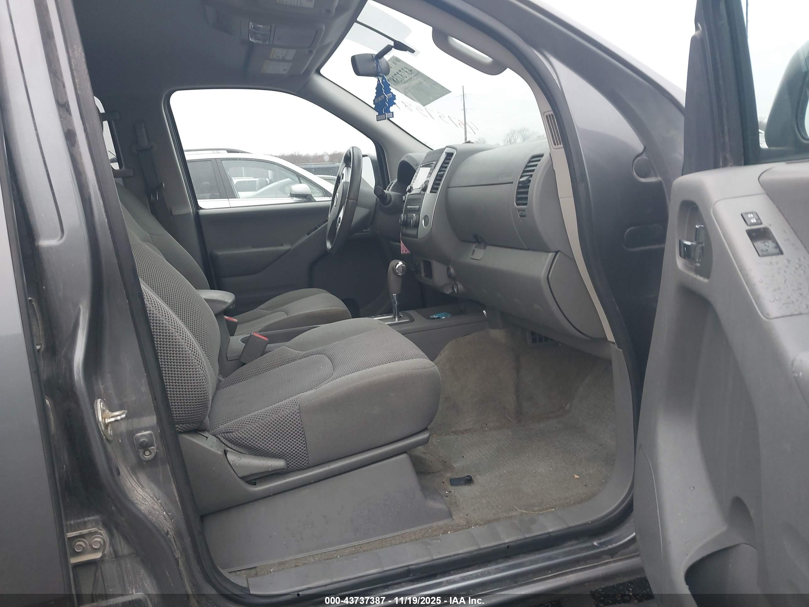 NISSAN FRONTIER image 5