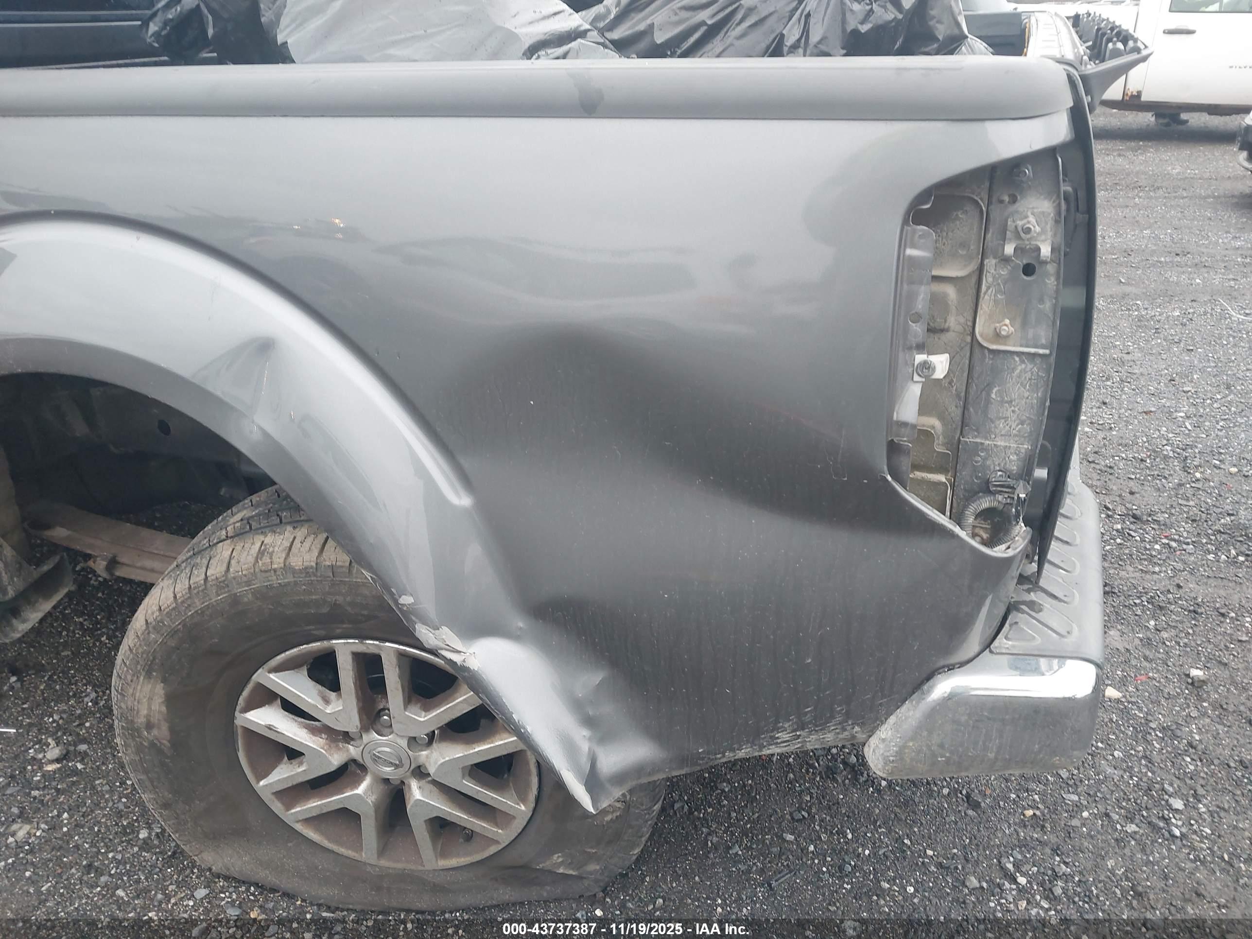 NISSAN FRONTIER image 6