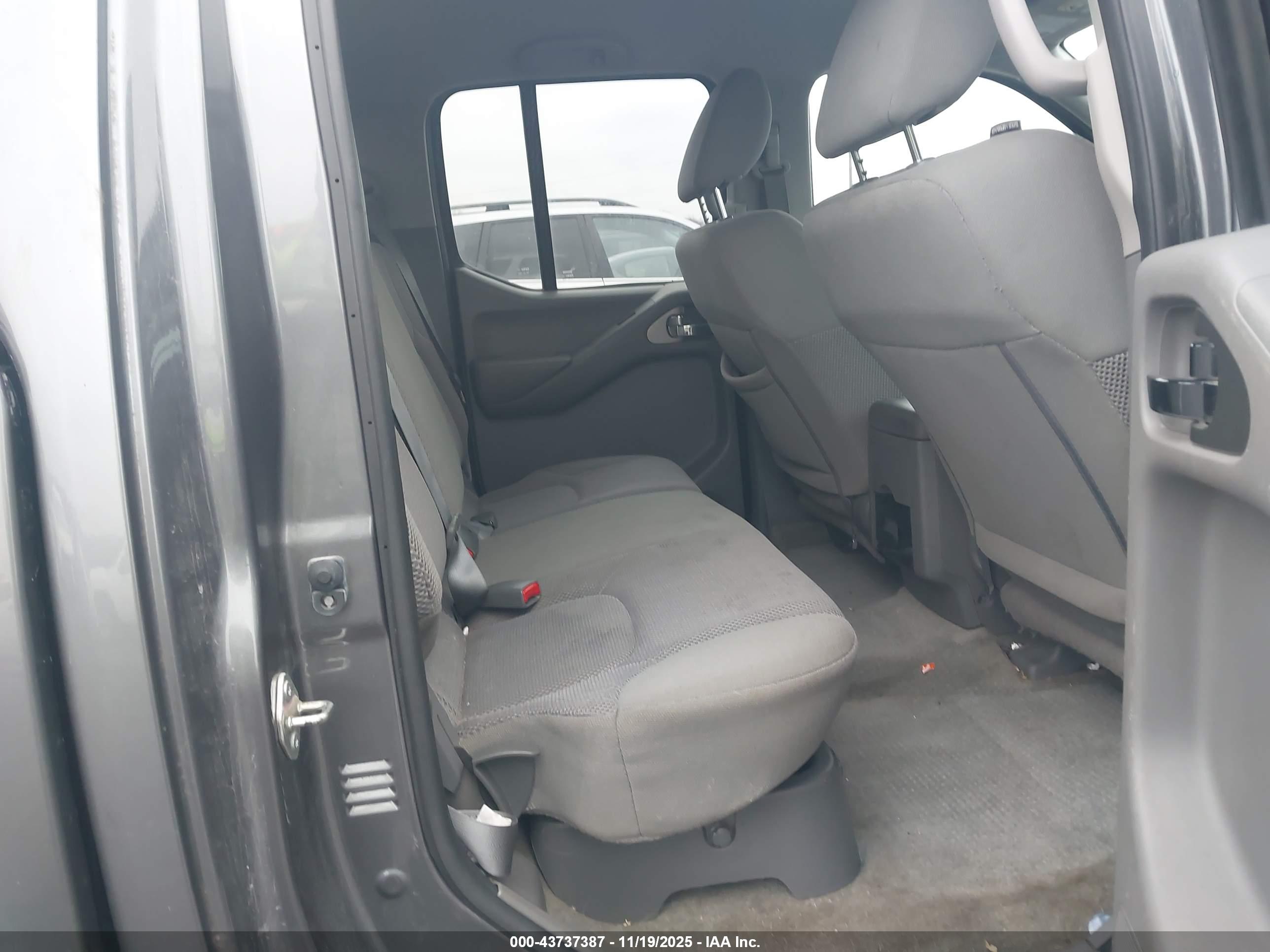 NISSAN FRONTIER image 8