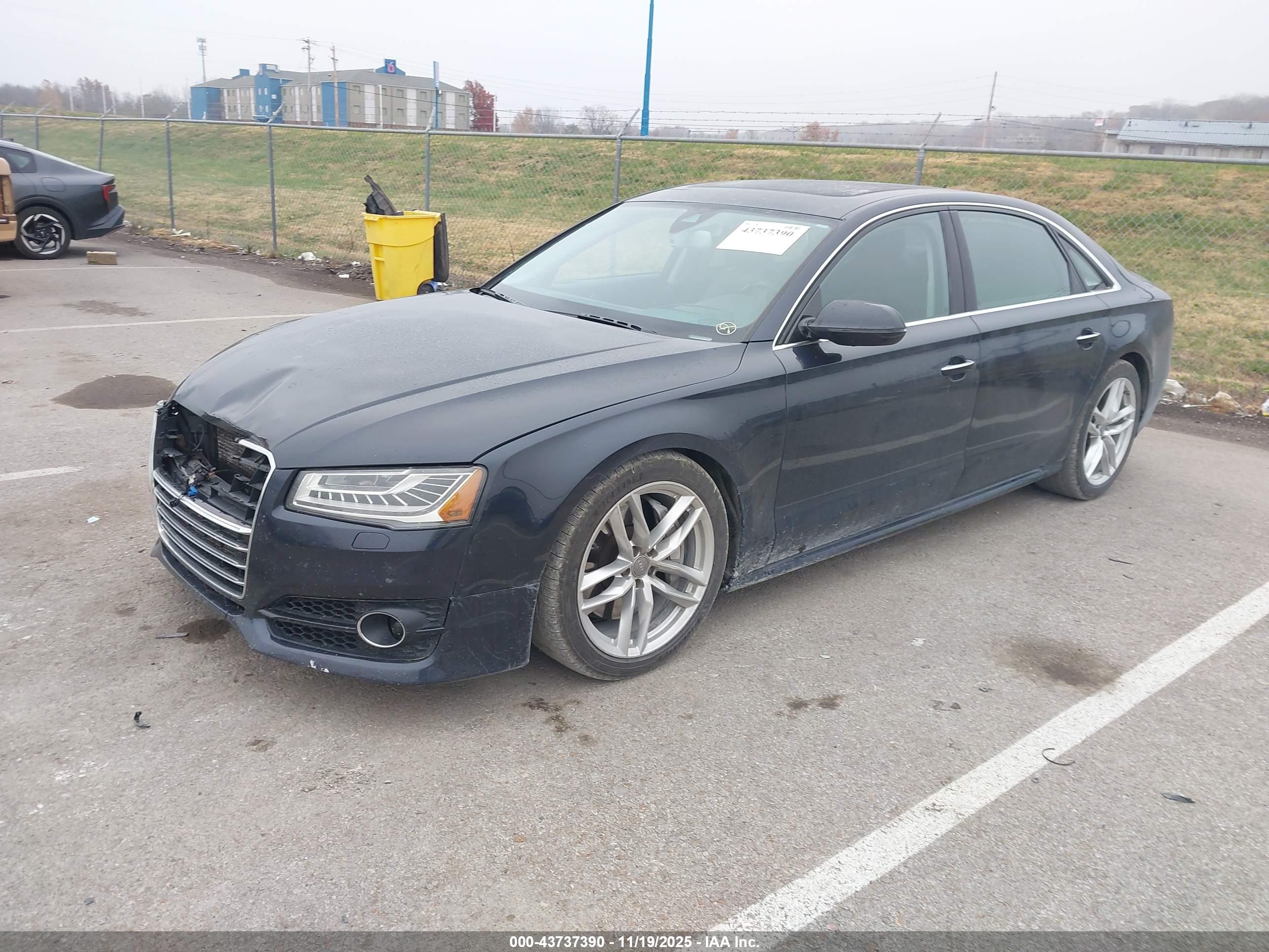 AUDI A8 image 2