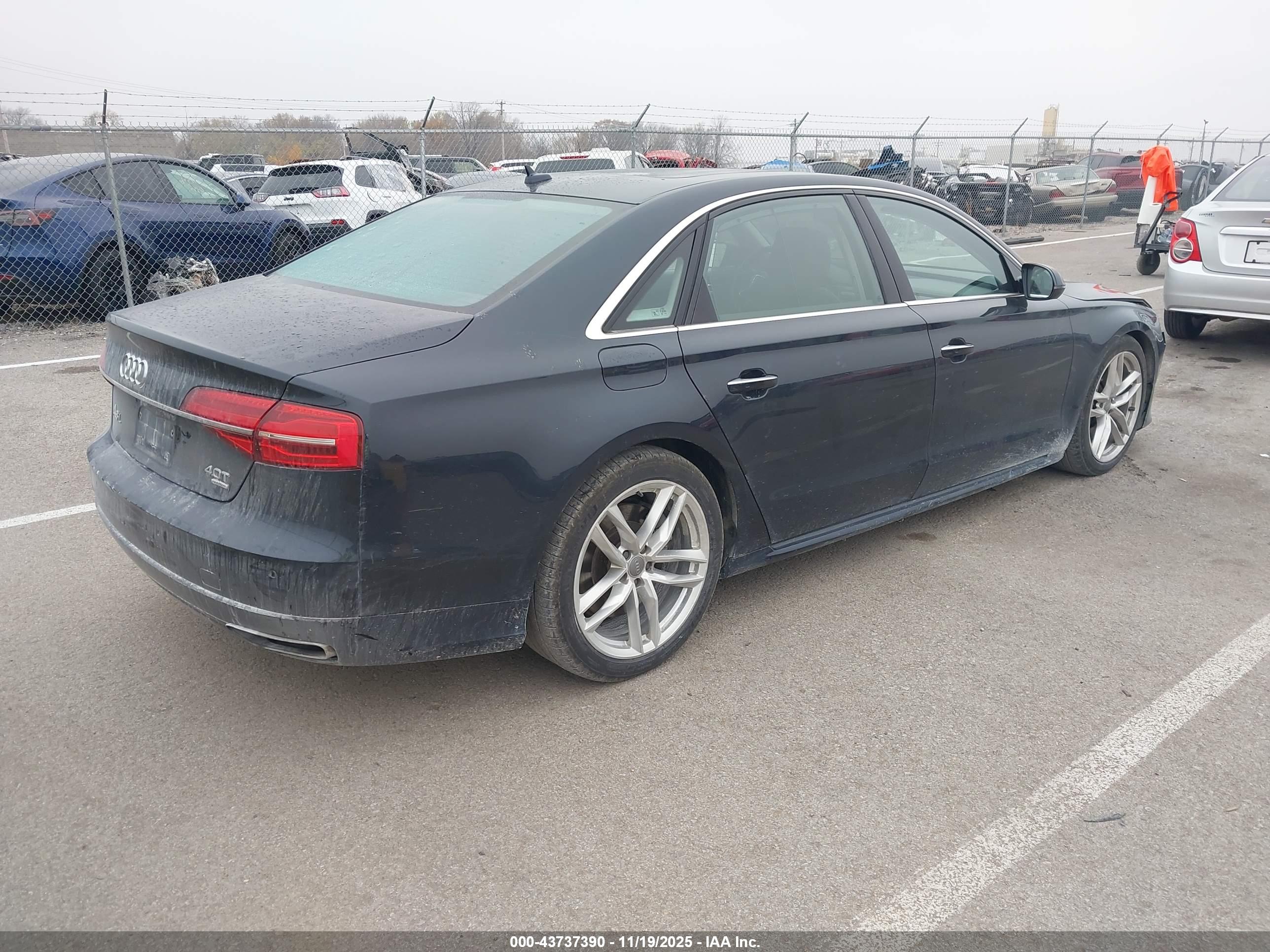 AUDI A8 image 4