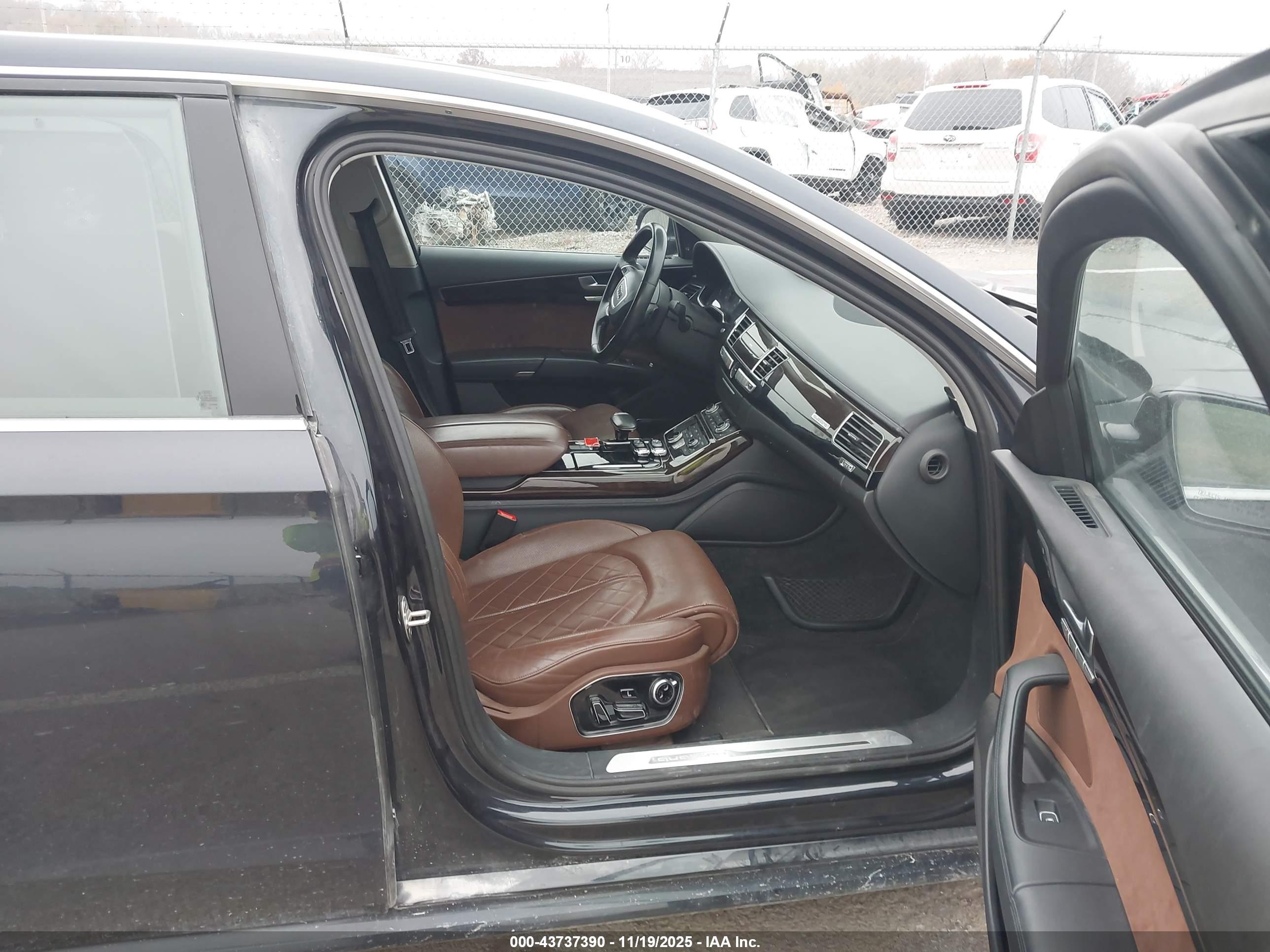 AUDI A8 image 5