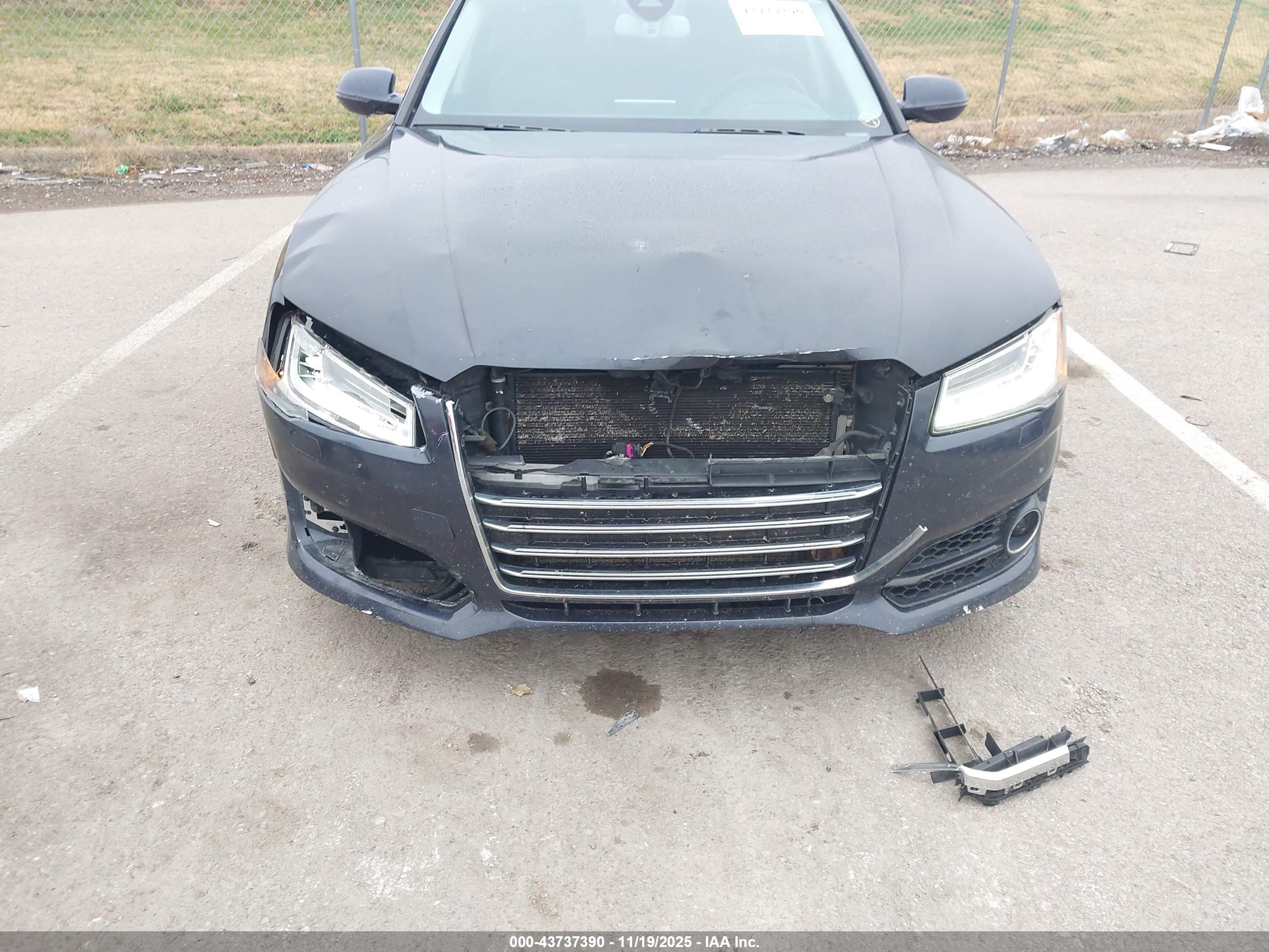 AUDI A8 image 6