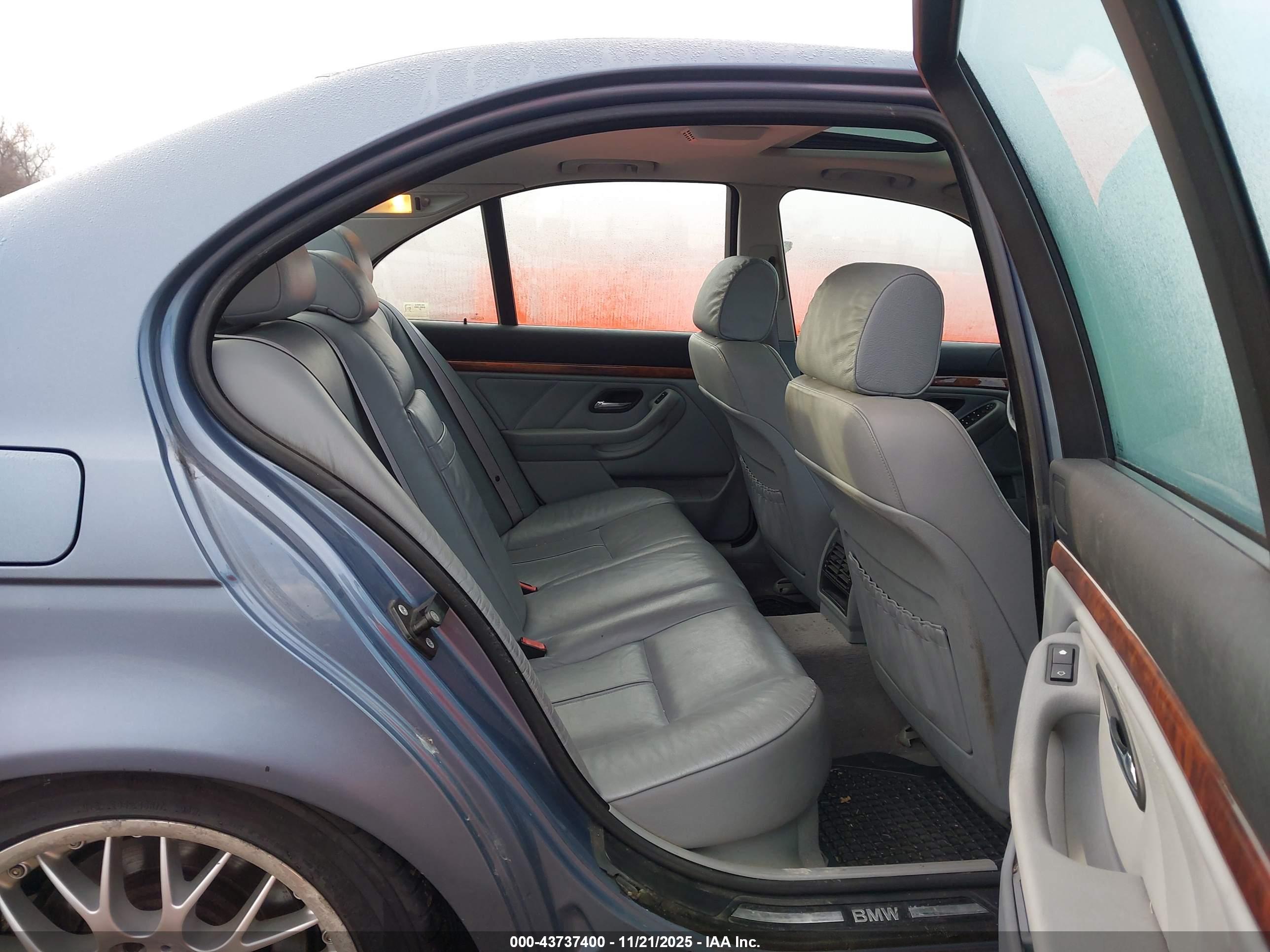 BMW 530IA image 8