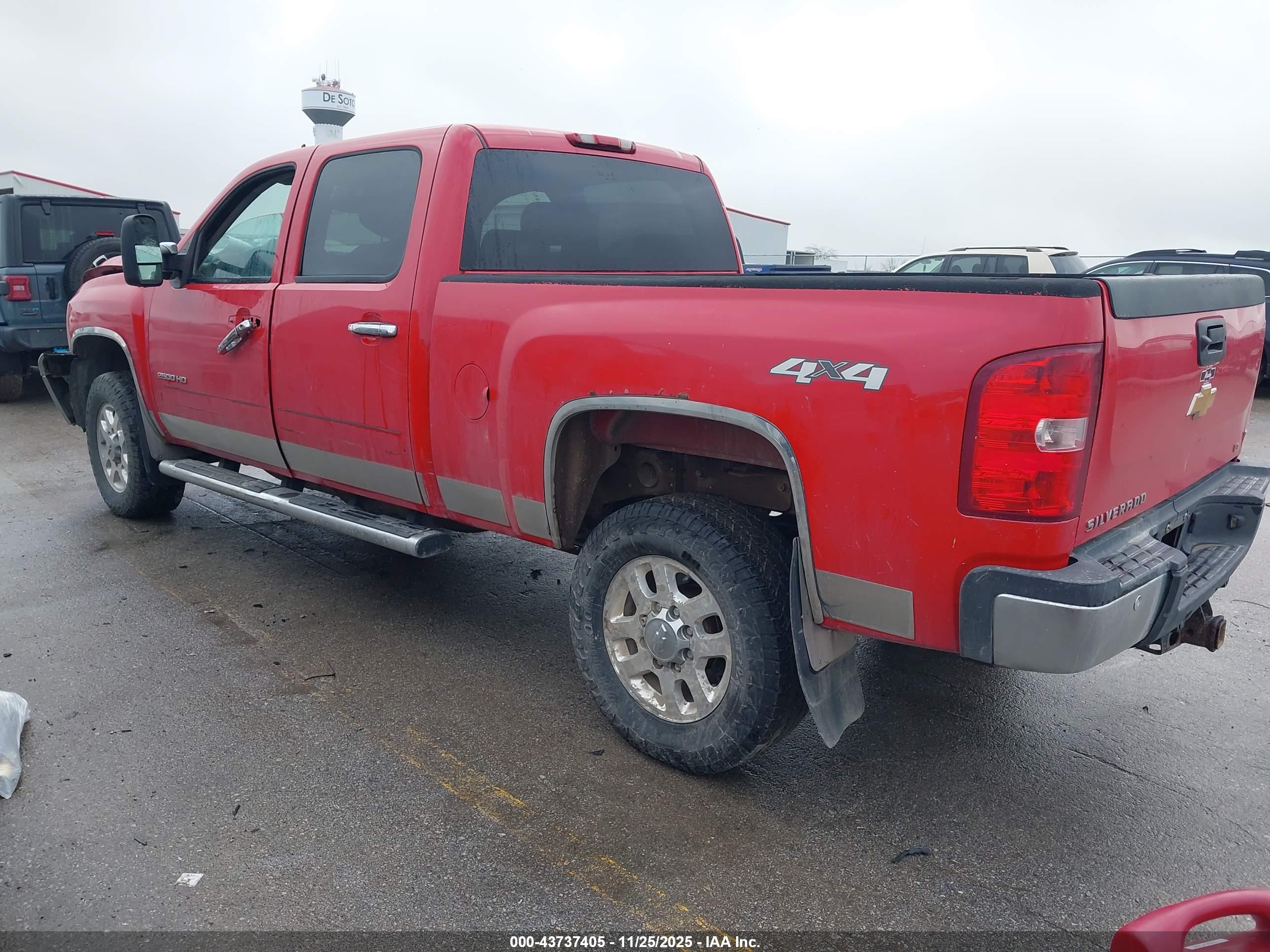 CHEVROLET SILVERADO image 3