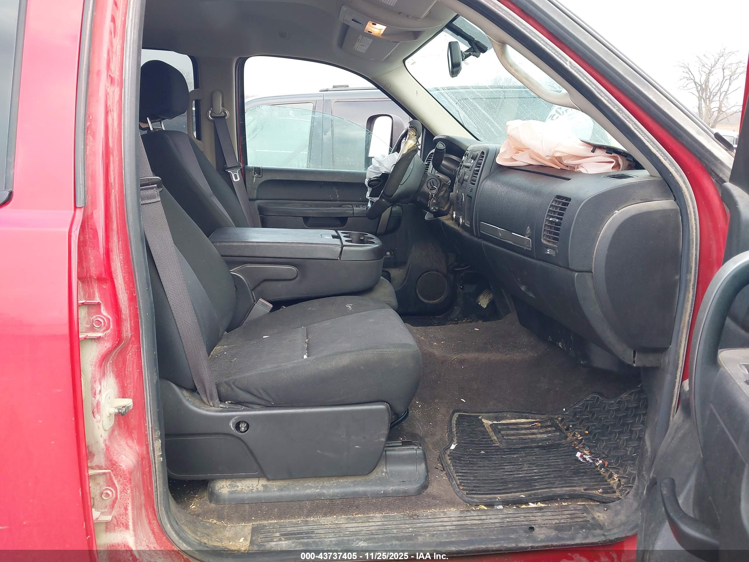 CHEVROLET SILVERADO image 7
