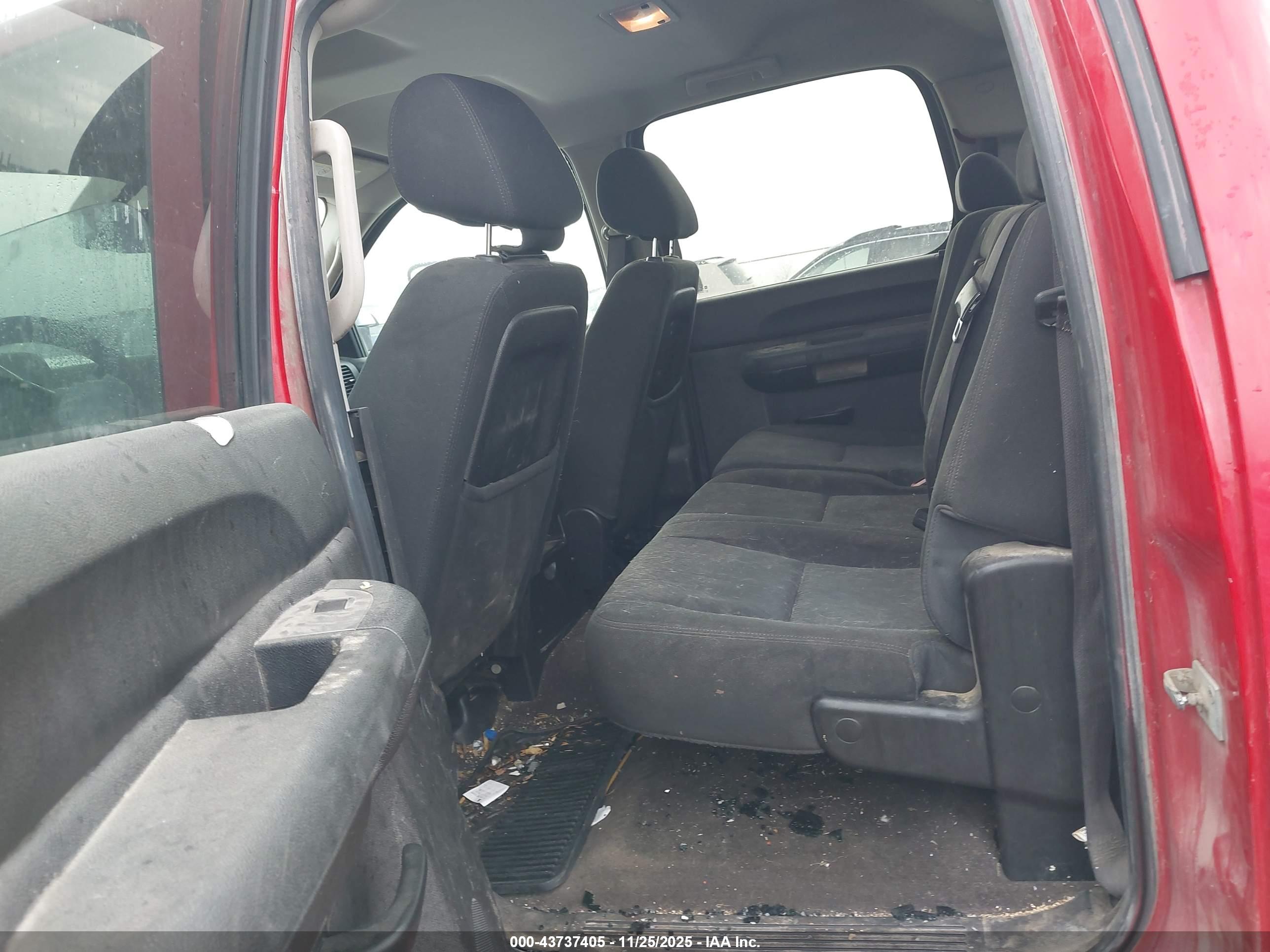 CHEVROLET SILVERADO image 8