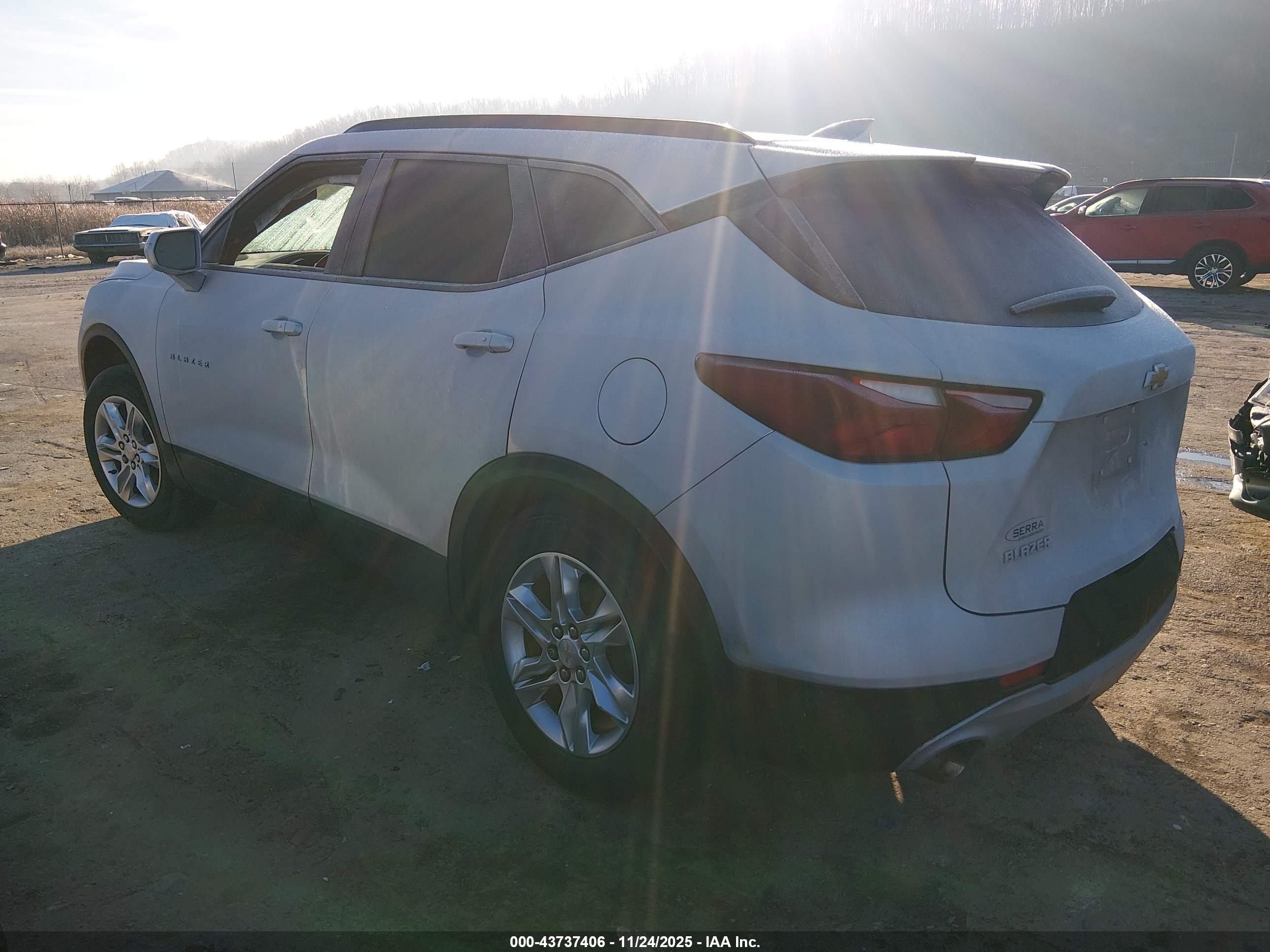 CHEVROLET BLAZER image 3