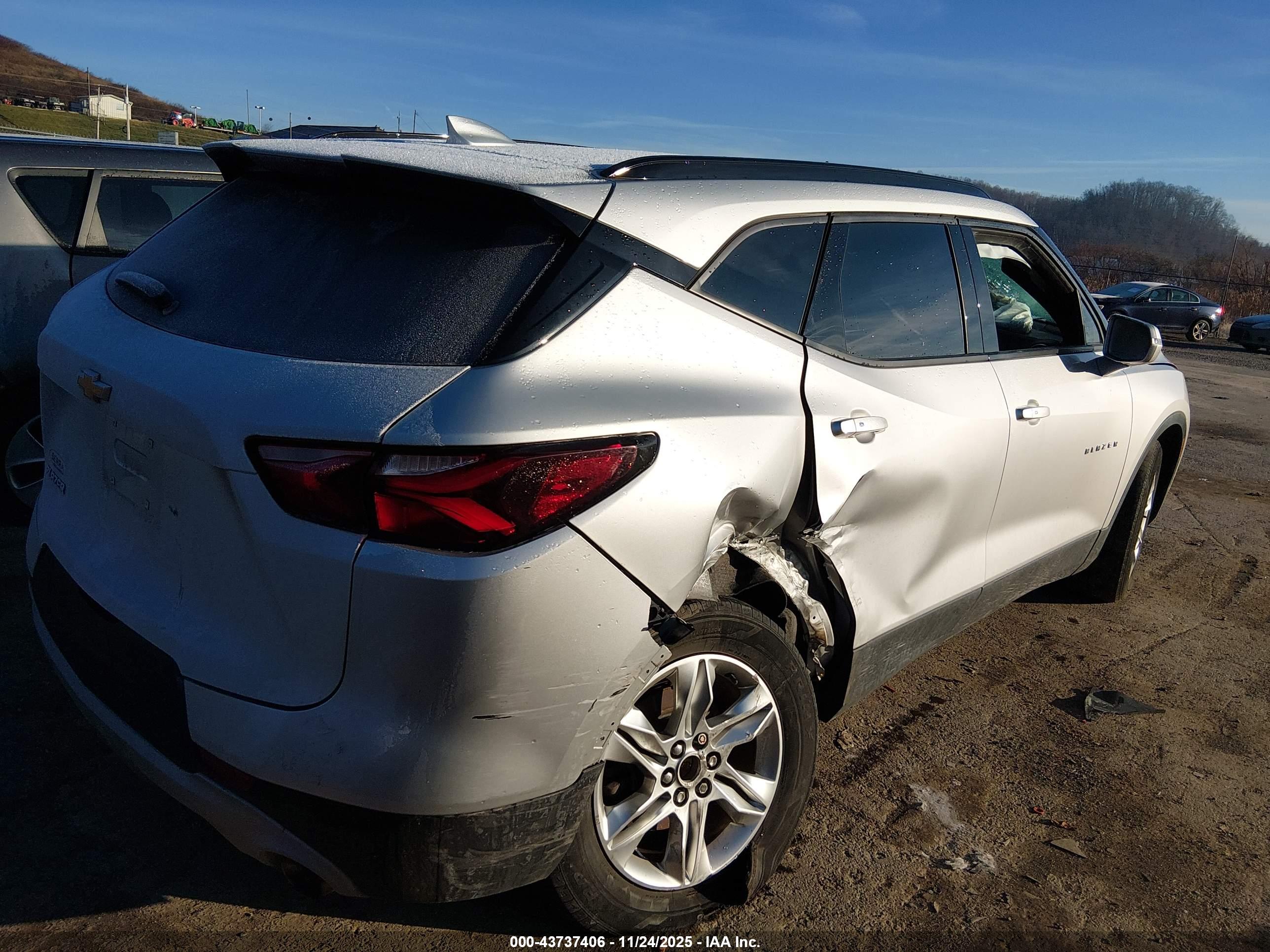CHEVROLET BLAZER image 4