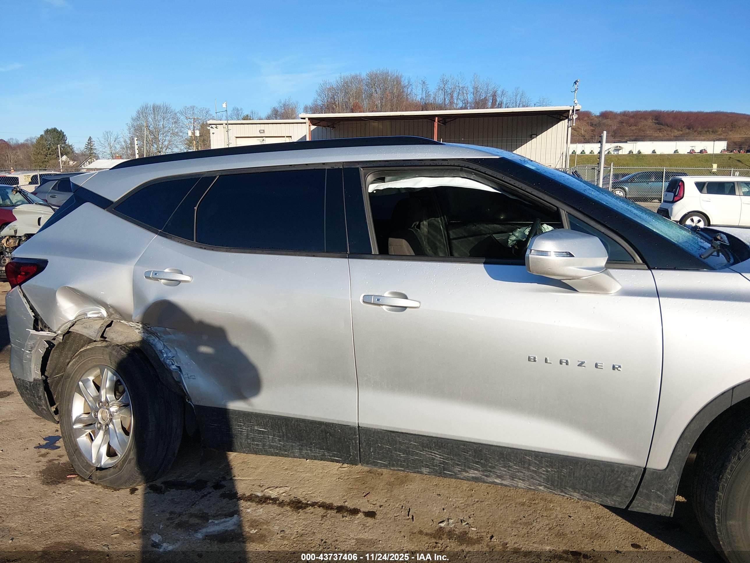 CHEVROLET BLAZER image 6