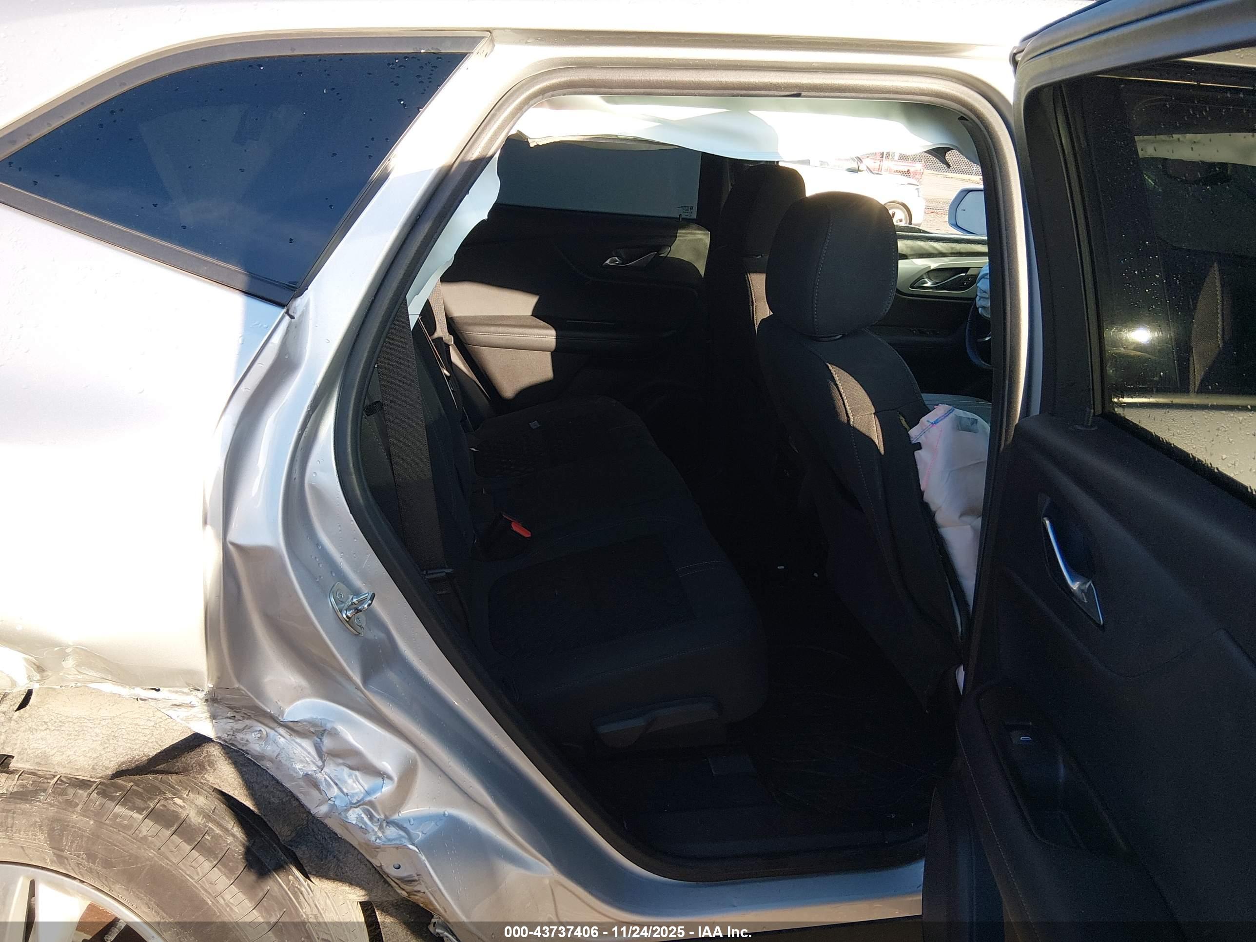 CHEVROLET BLAZER image 8