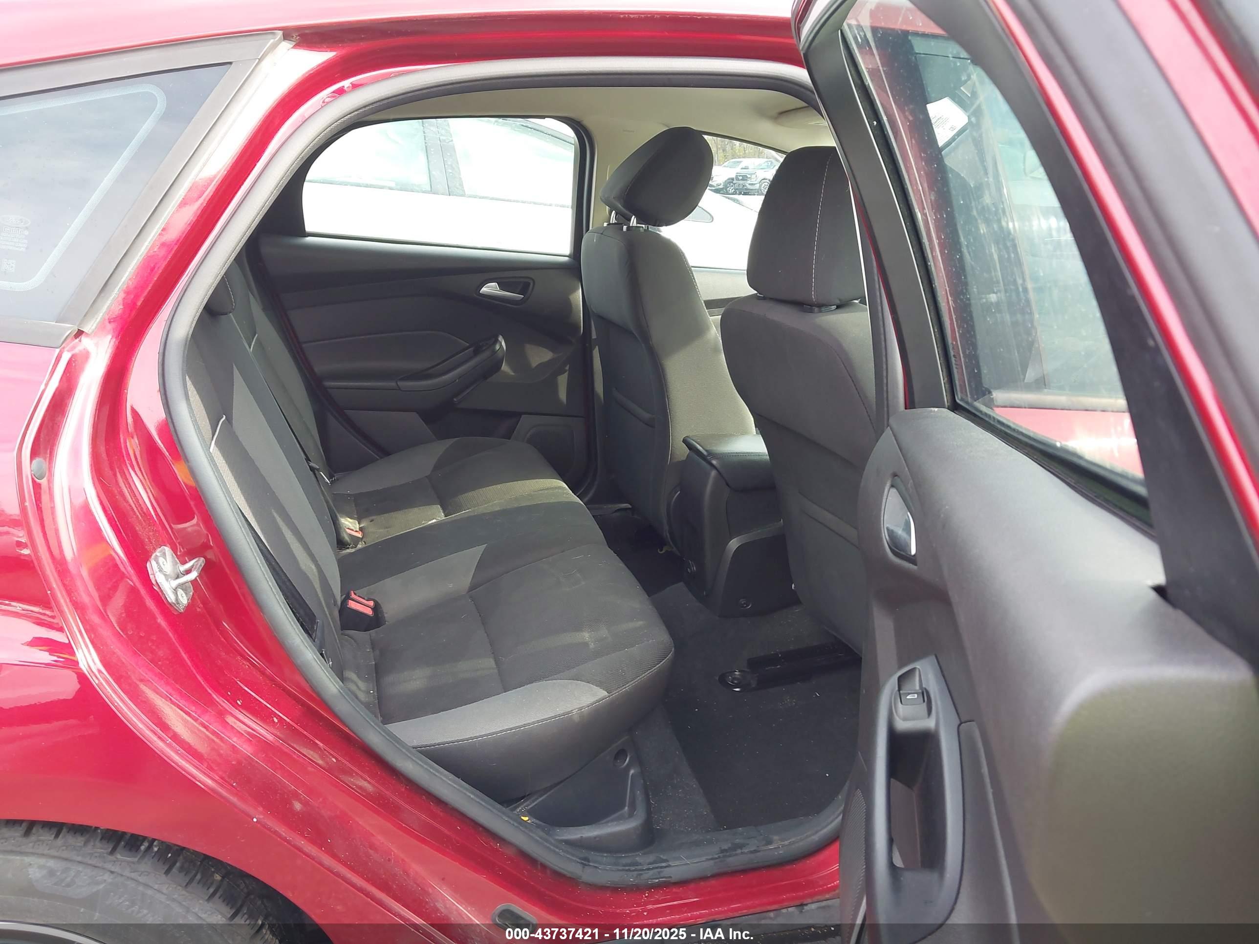 FORD FOCUS image 8