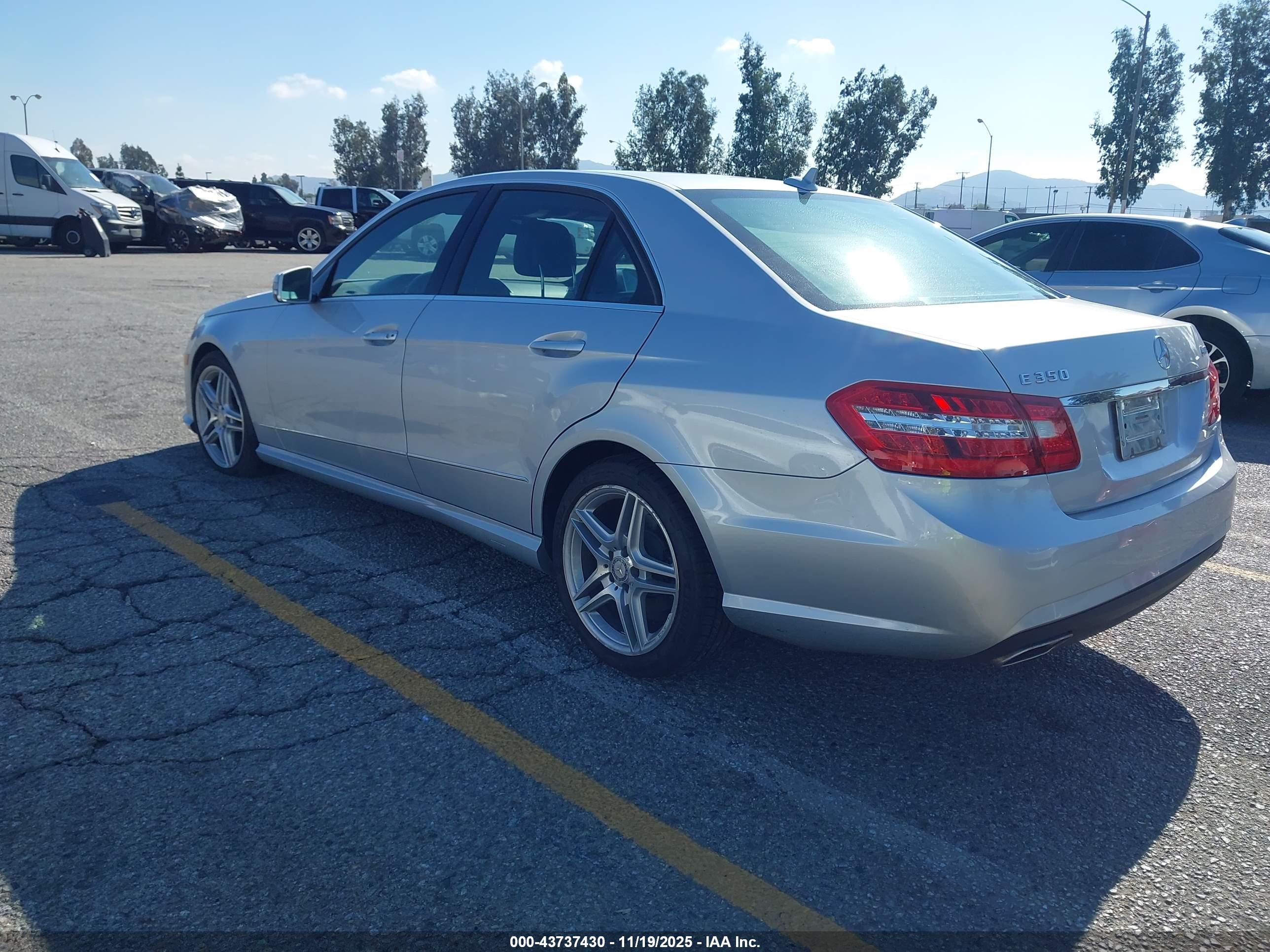 MERCEDES-BENZ E image 3