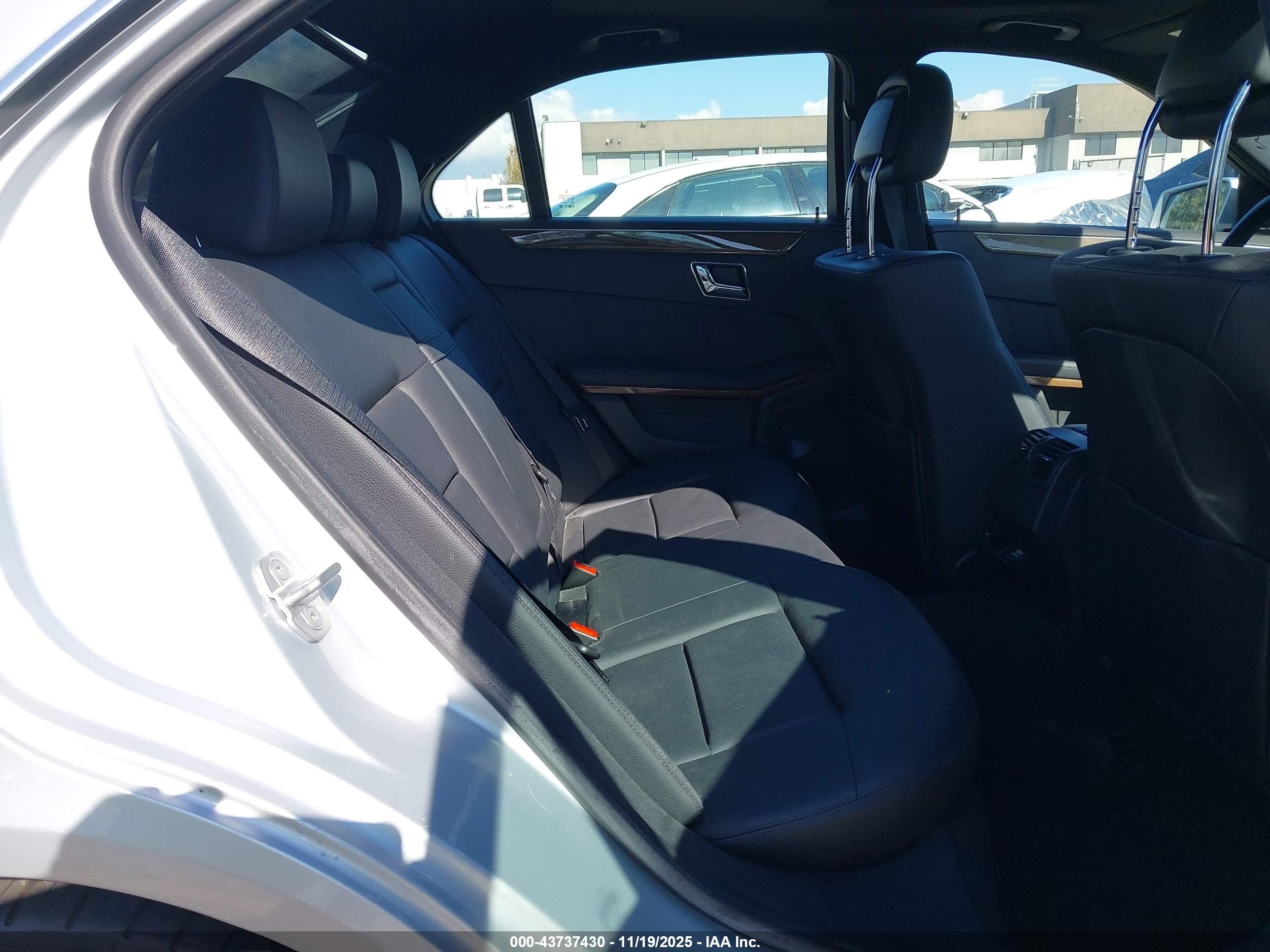 MERCEDES-BENZ E image 8