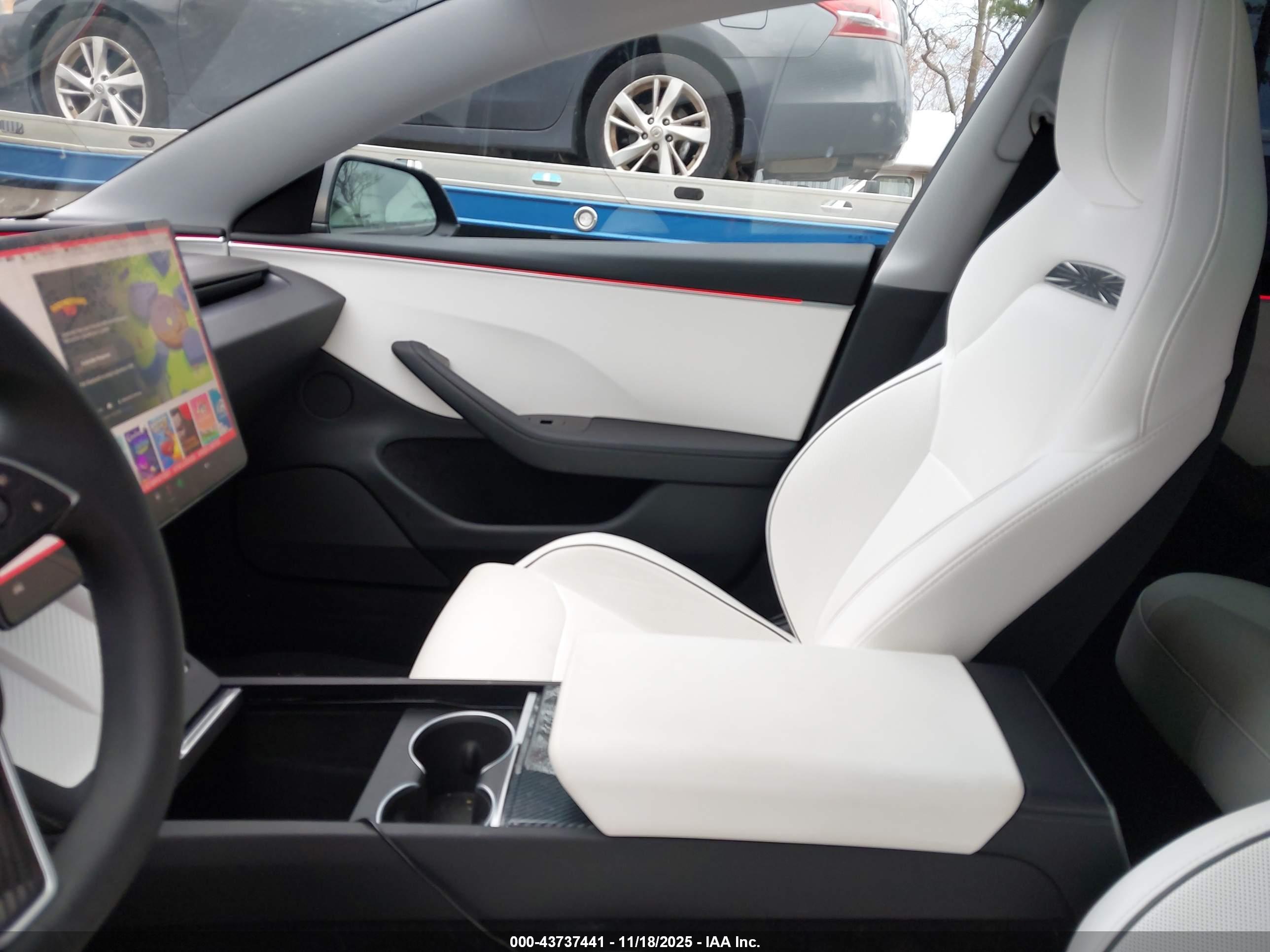 TESLA MODEL image 5