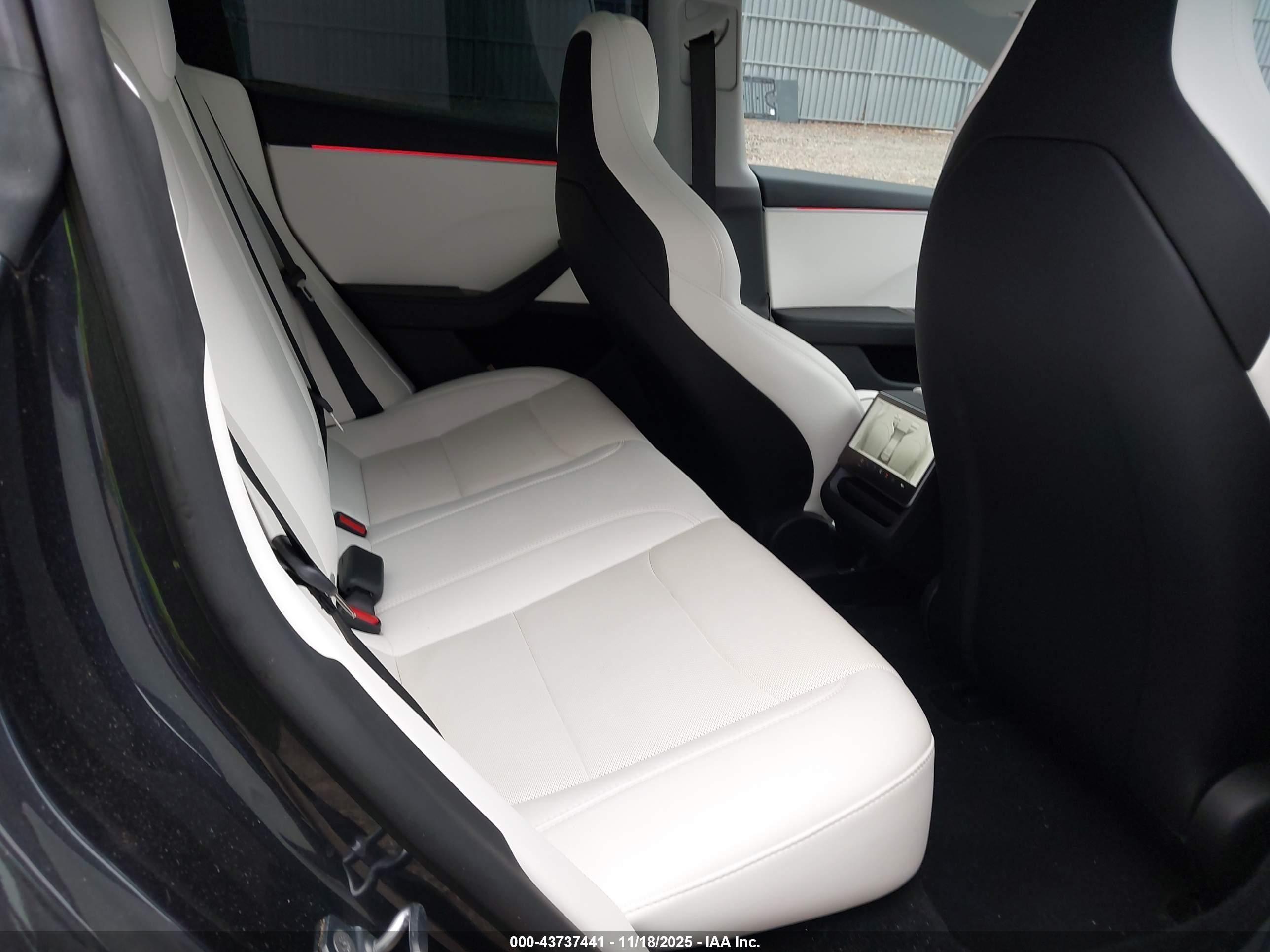 TESLA MODEL image 8