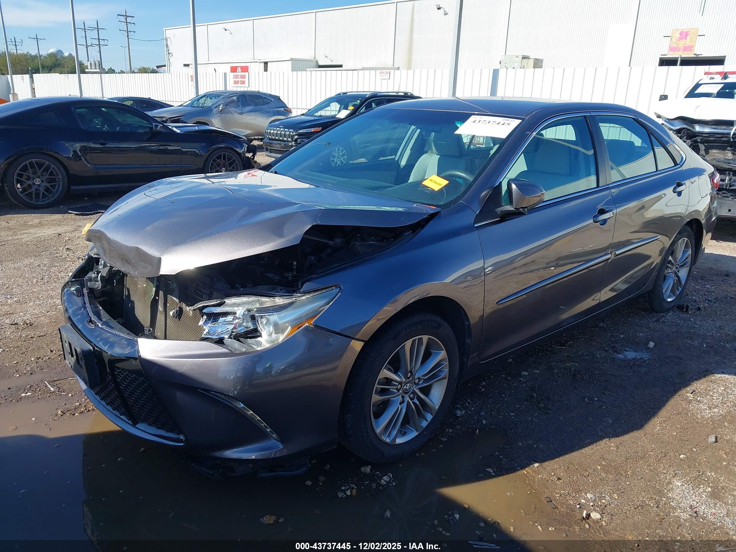 TOYOTA CAMRY image 2