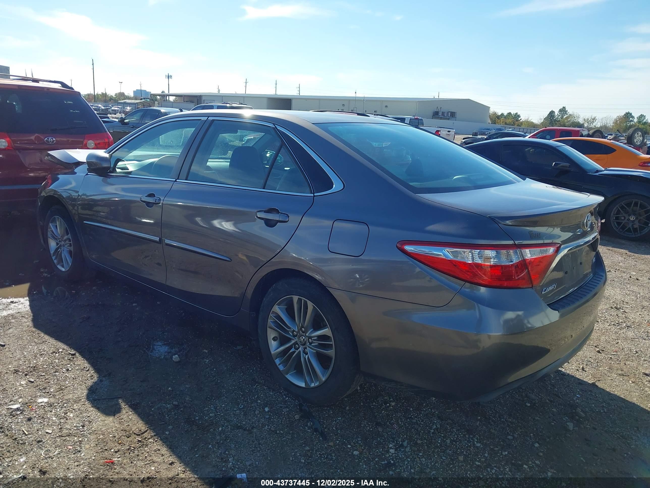 TOYOTA CAMRY image 3