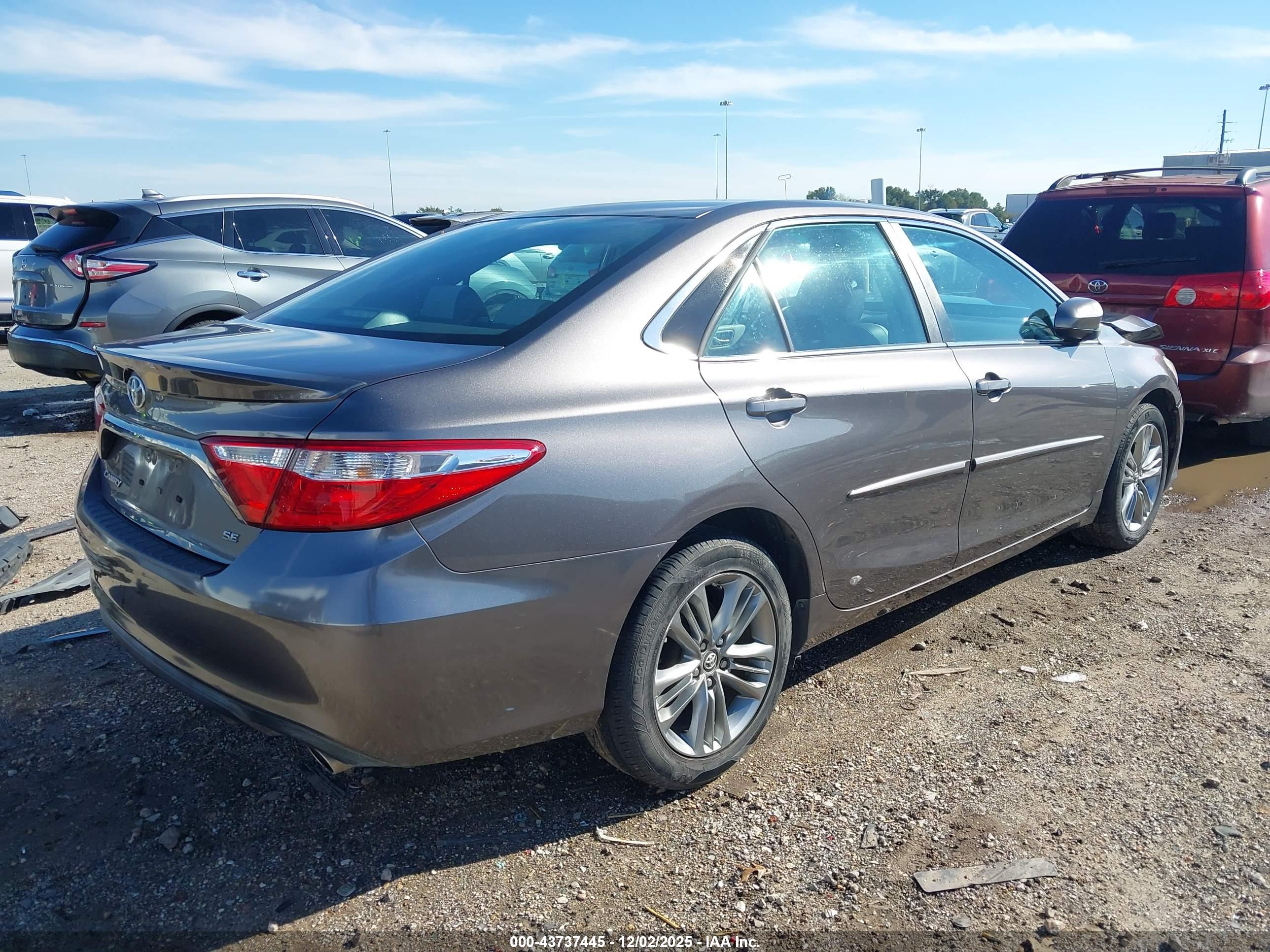 TOYOTA CAMRY image 4