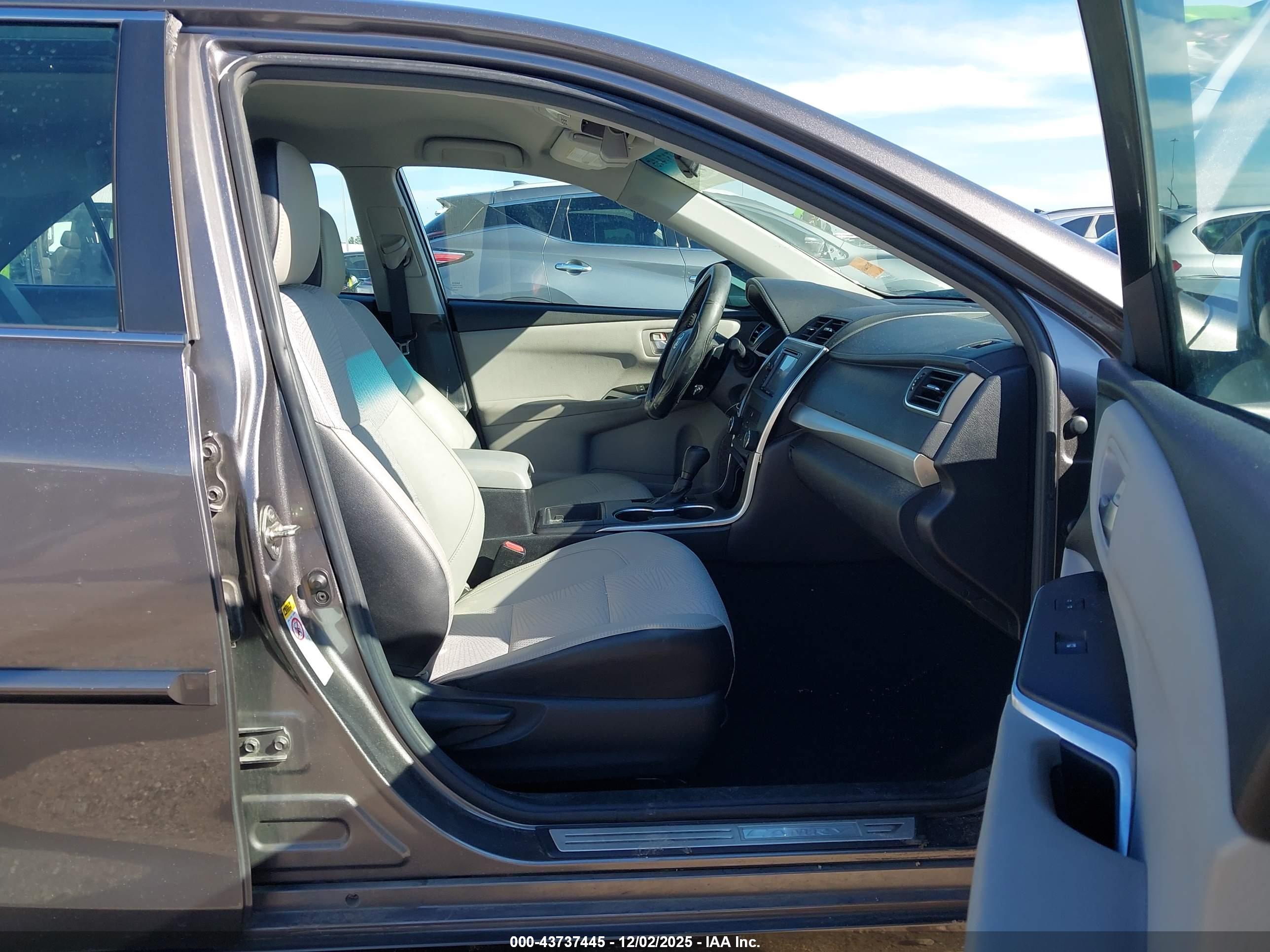 TOYOTA CAMRY image 5